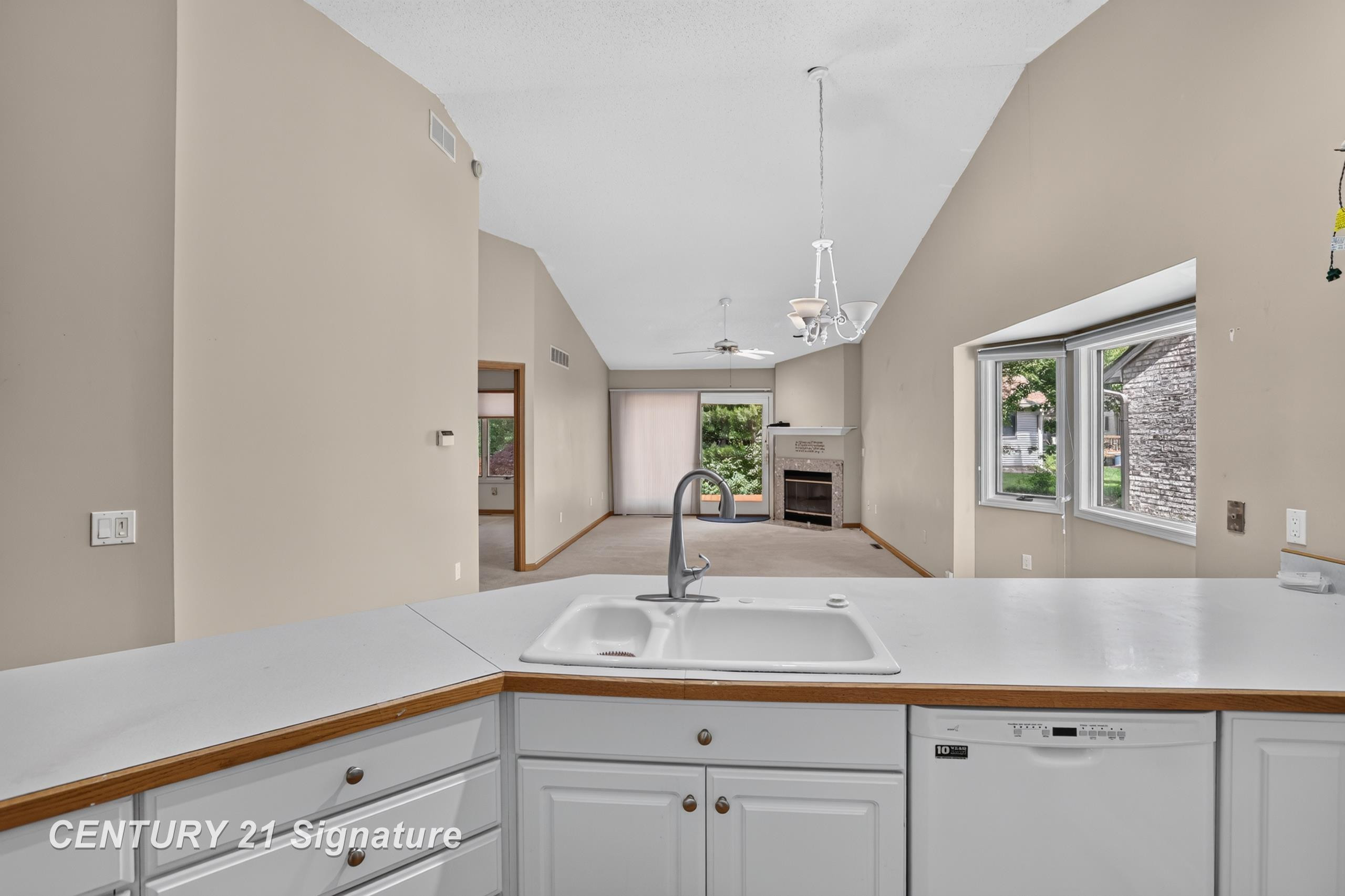 708 Shorefront Circle, Midland, MI 48640 — Photo 8