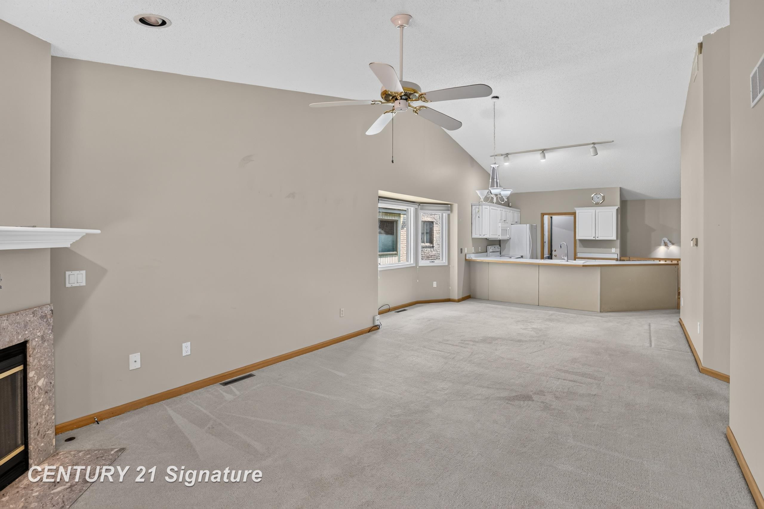 708 Shorefront Circle, Midland, MI 48640 — Photo 16
