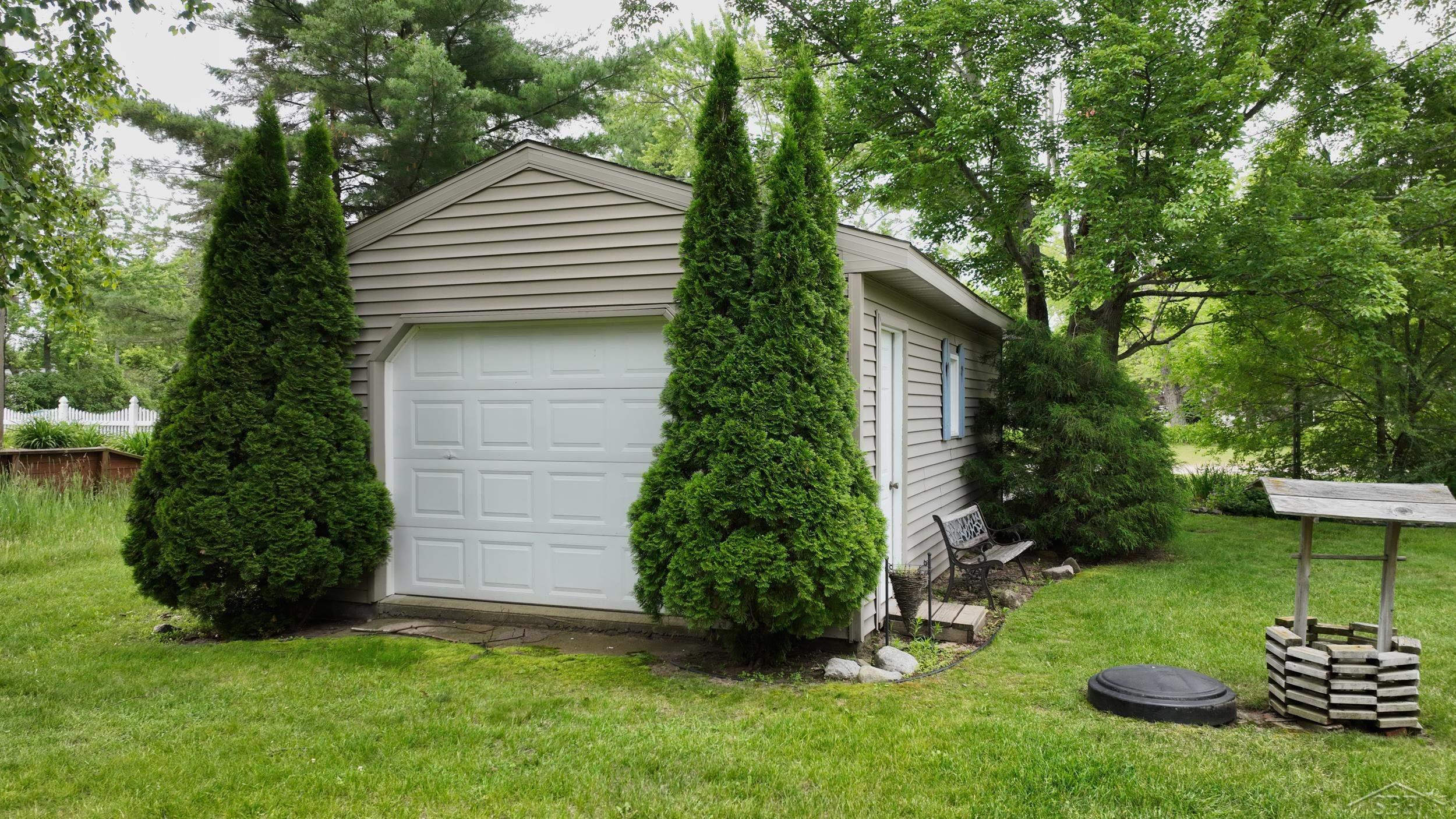 4344 Bay Road, Gladwin, MI 48624 — Photo 37