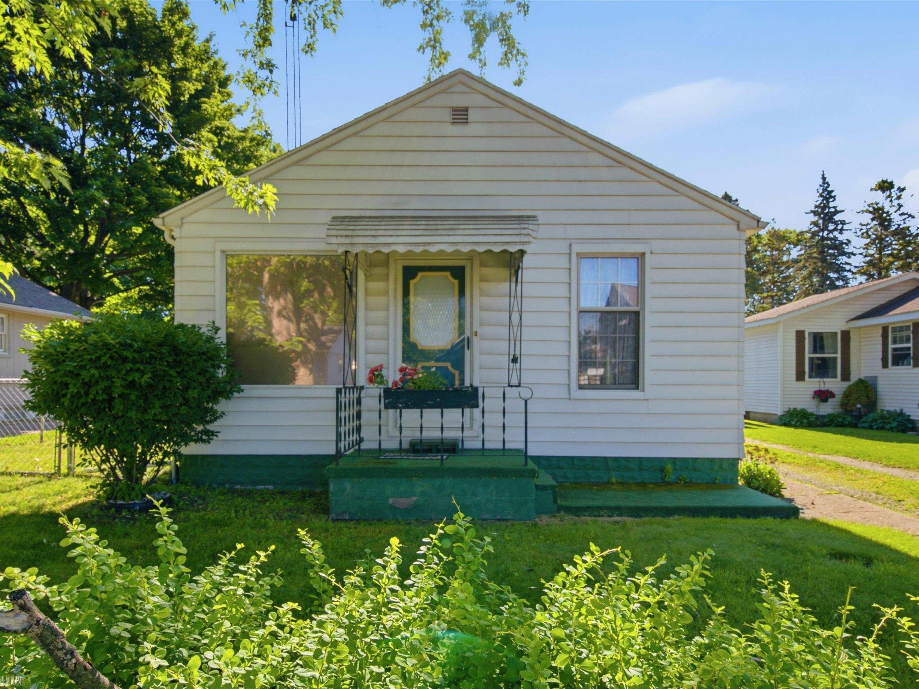 617 Saint James Street, Marysville, MI 48040 — front exterior