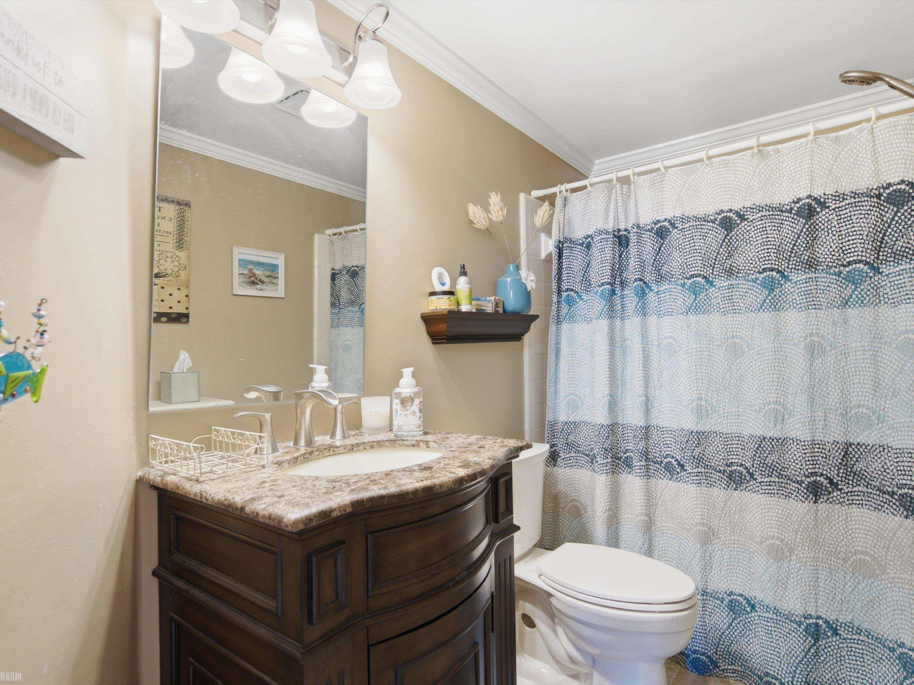 4652 Amberwood Court, MI 48306 — Photo 6