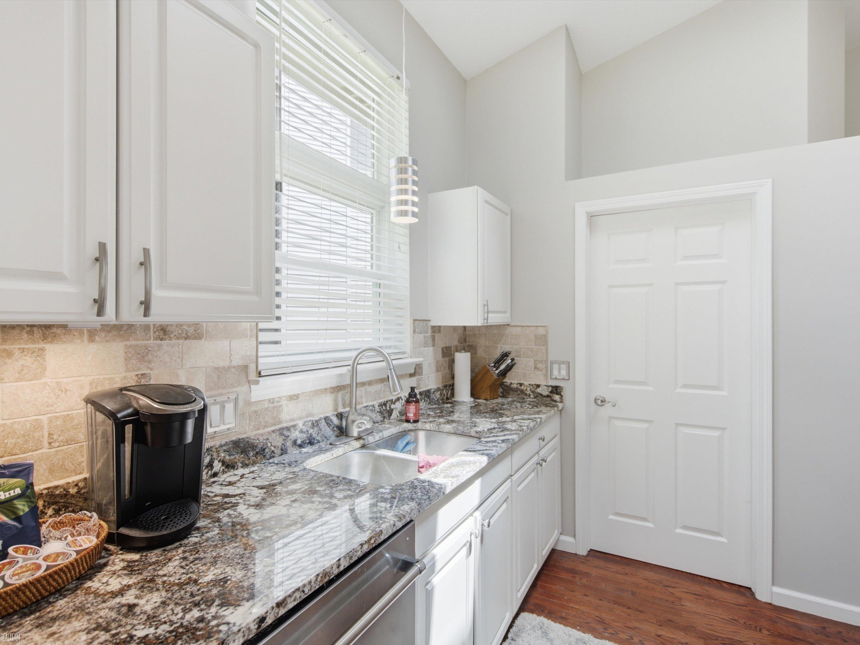 4652 Amberwood Court, MI 48306 — Photo 12