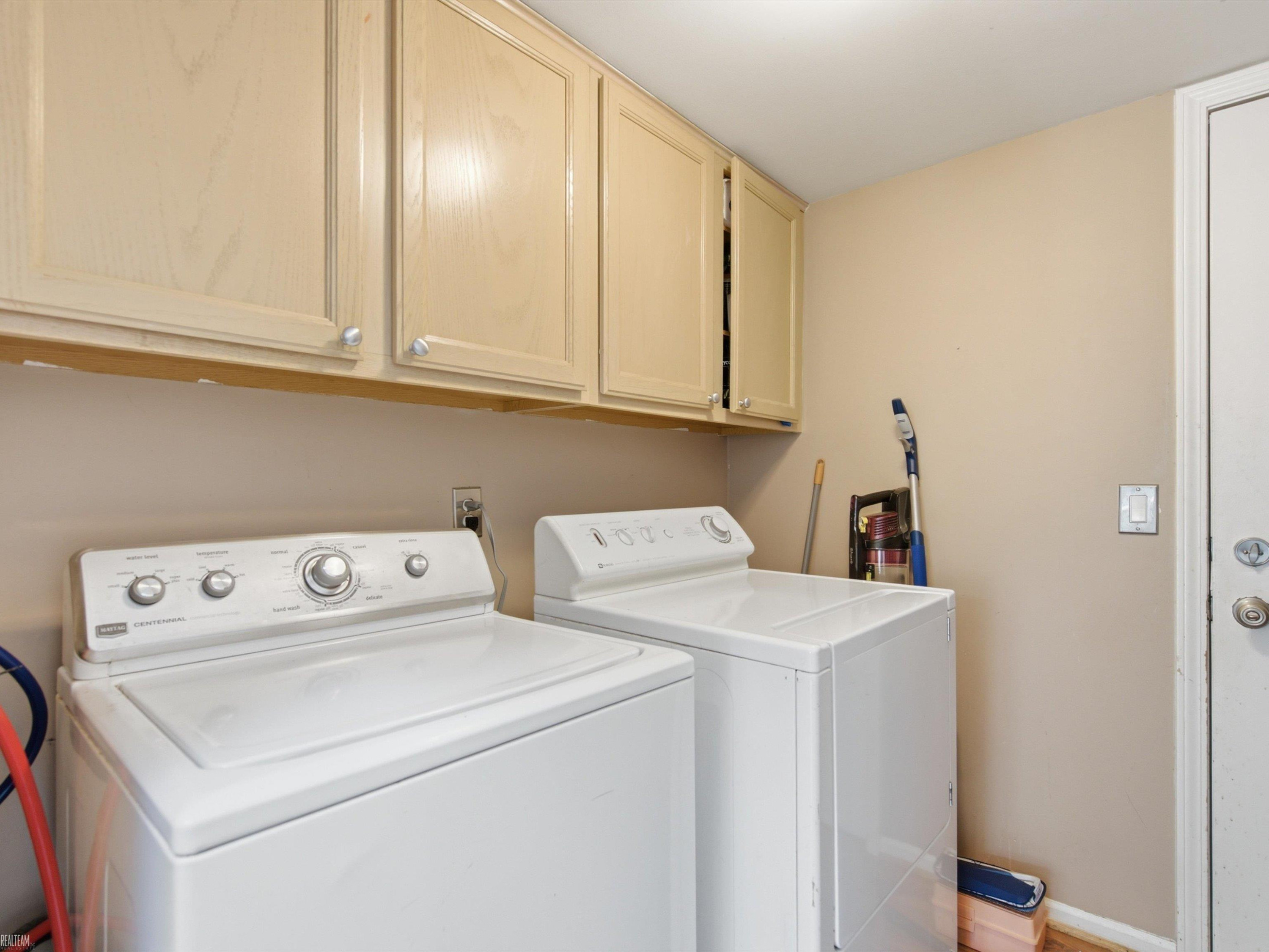 4652 Amberwood Court, MI 48306 — Photo 13
