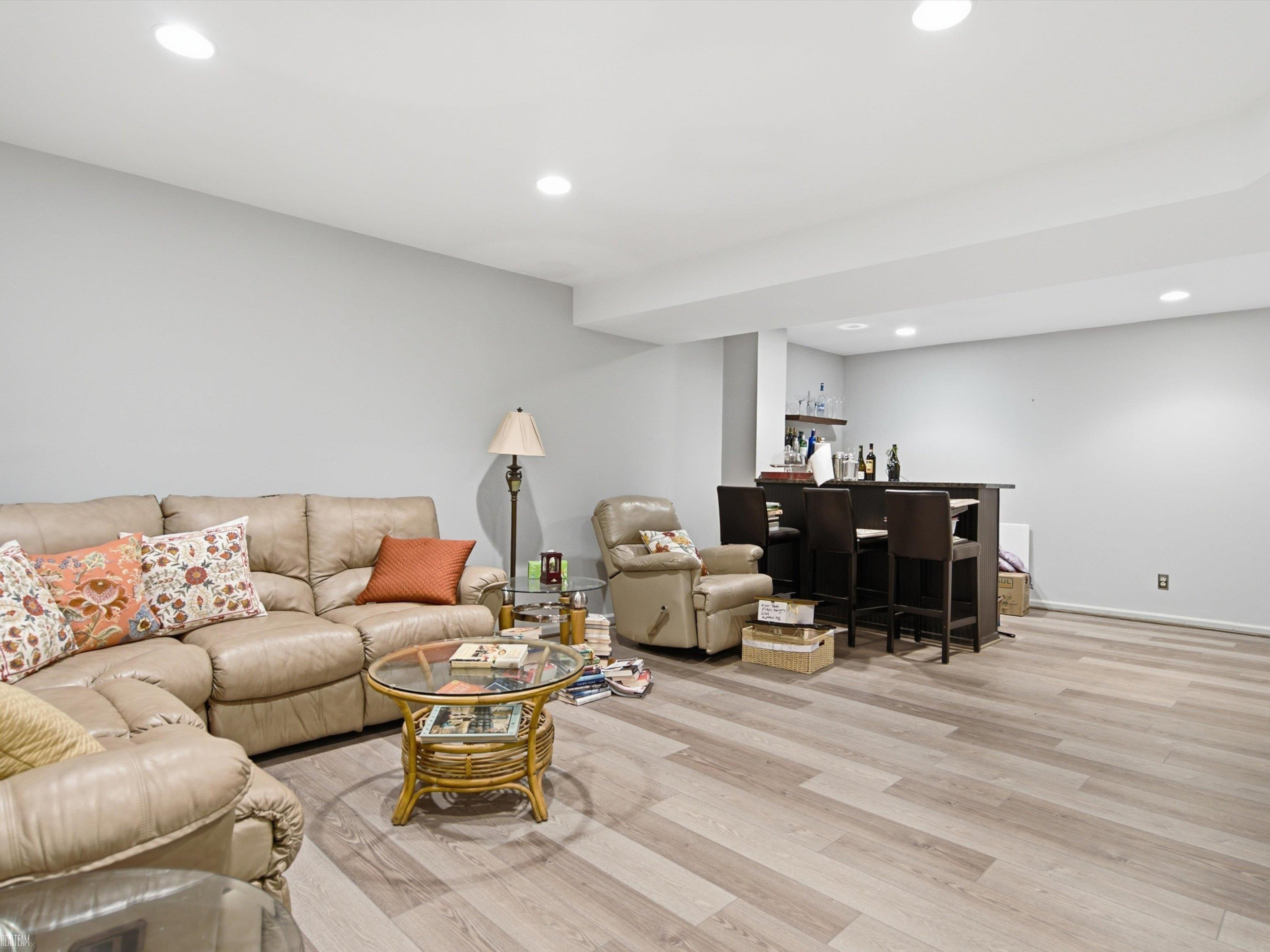 4652 Amberwood Court, MI 48306 — Photo 27