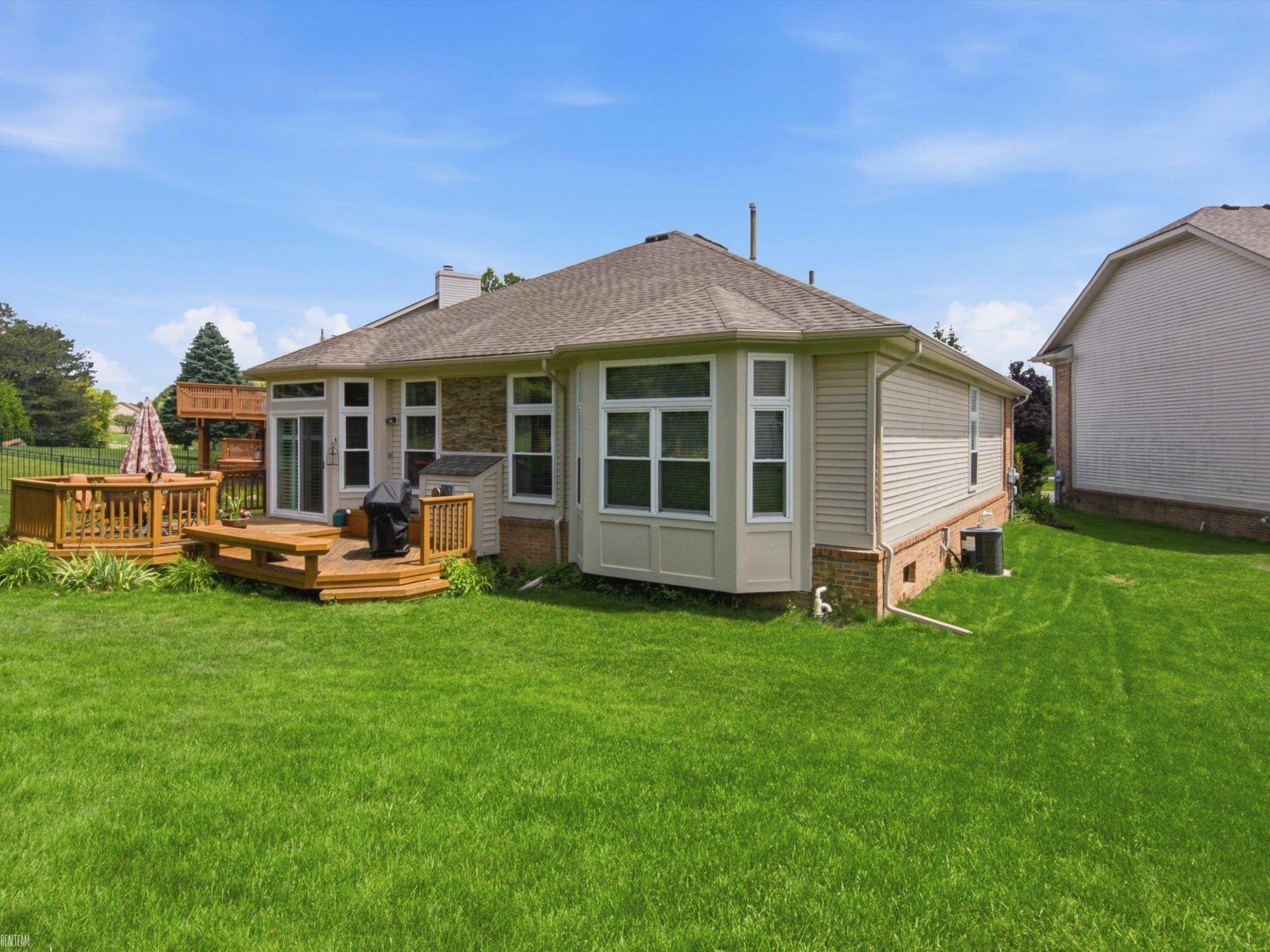 4652 Amberwood Court, MI 48306 — Photo 34