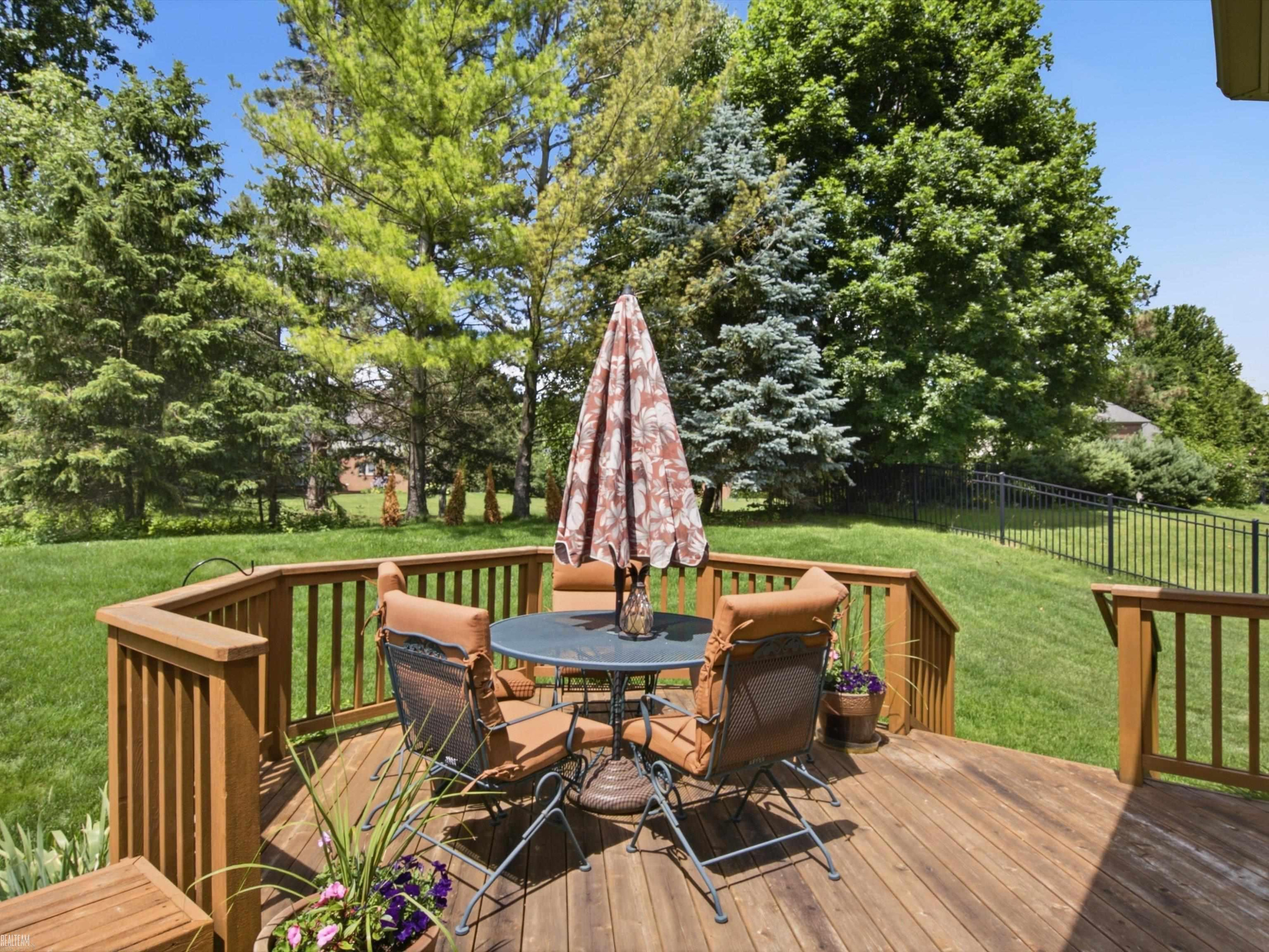 4652 Amberwood Court, MI 48306 — Photo 36