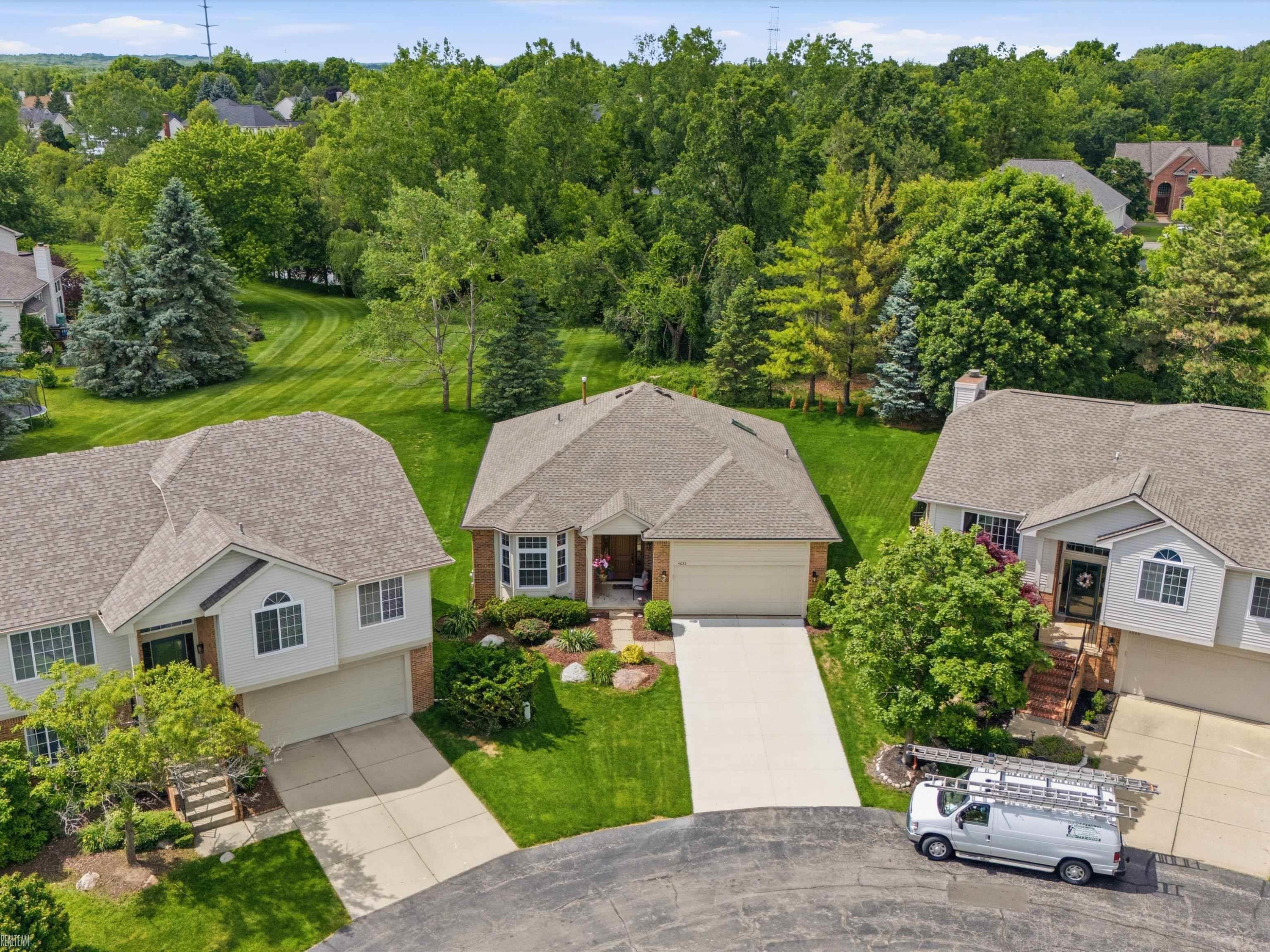 4652 Amberwood Court, MI 48306 — Photo 41