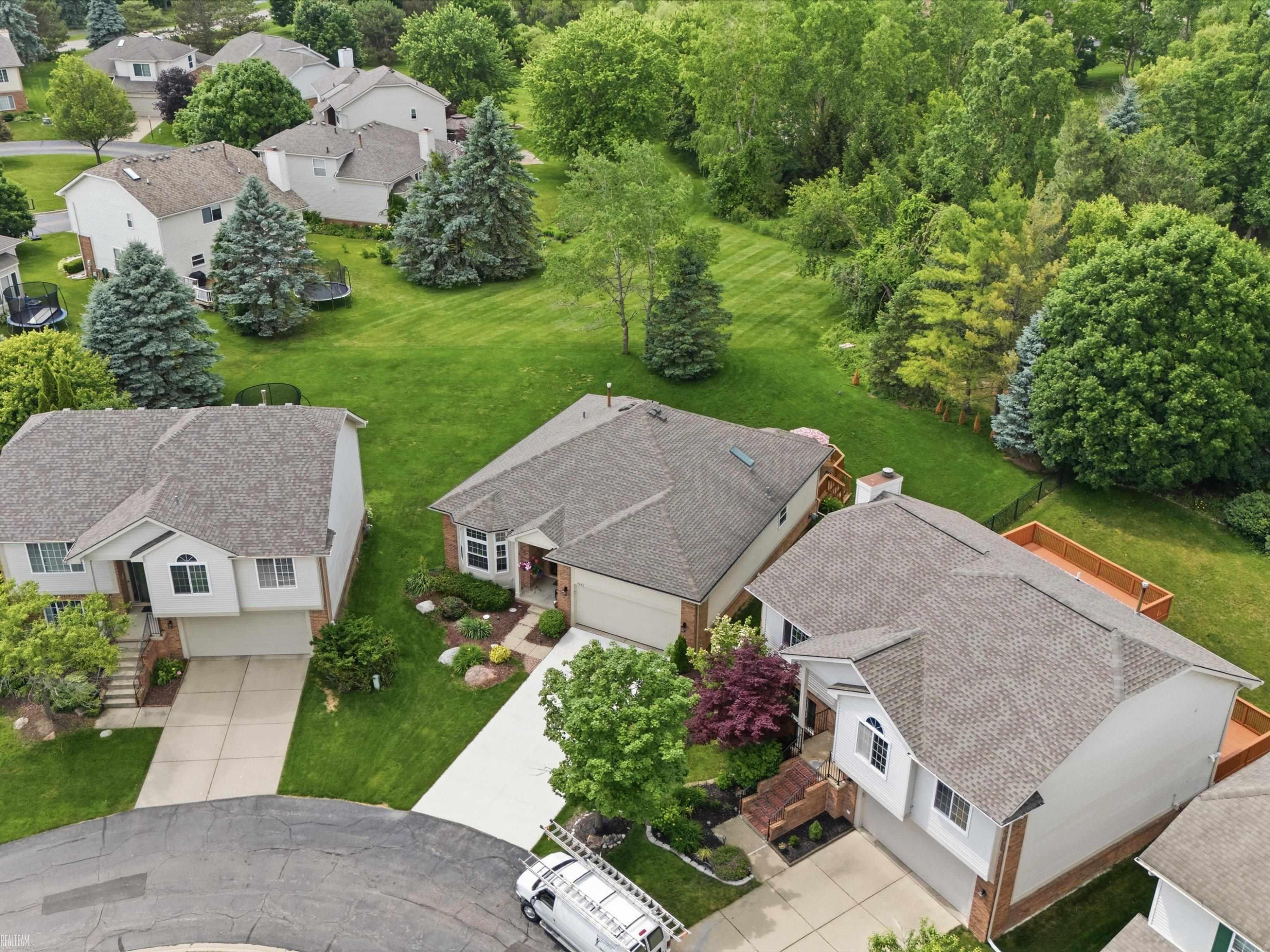 4652 Amberwood Court, MI 48306 — Photo 42