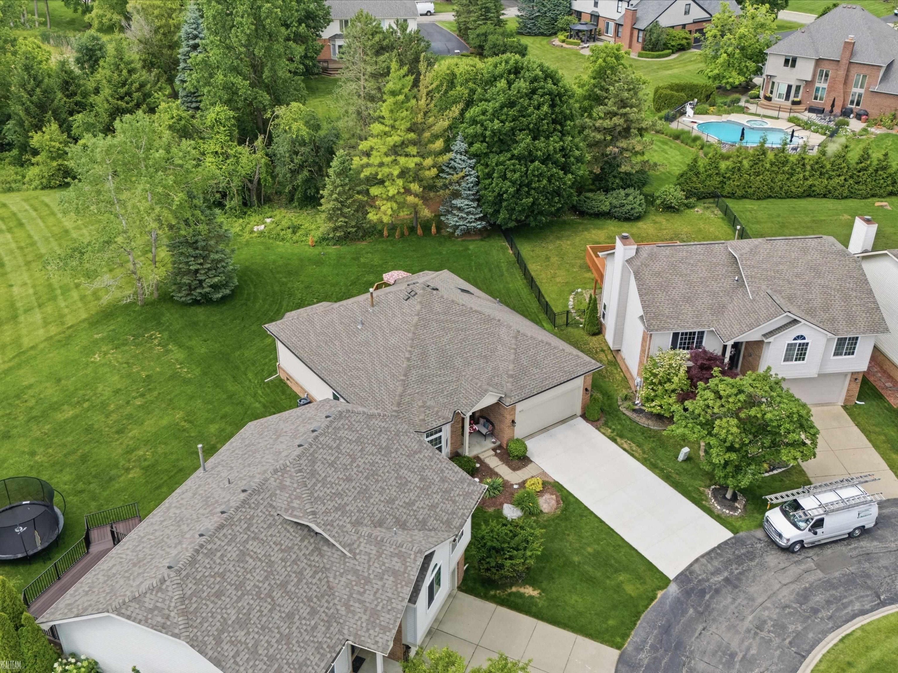 4652 Amberwood Court, MI 48306 — Photo 43