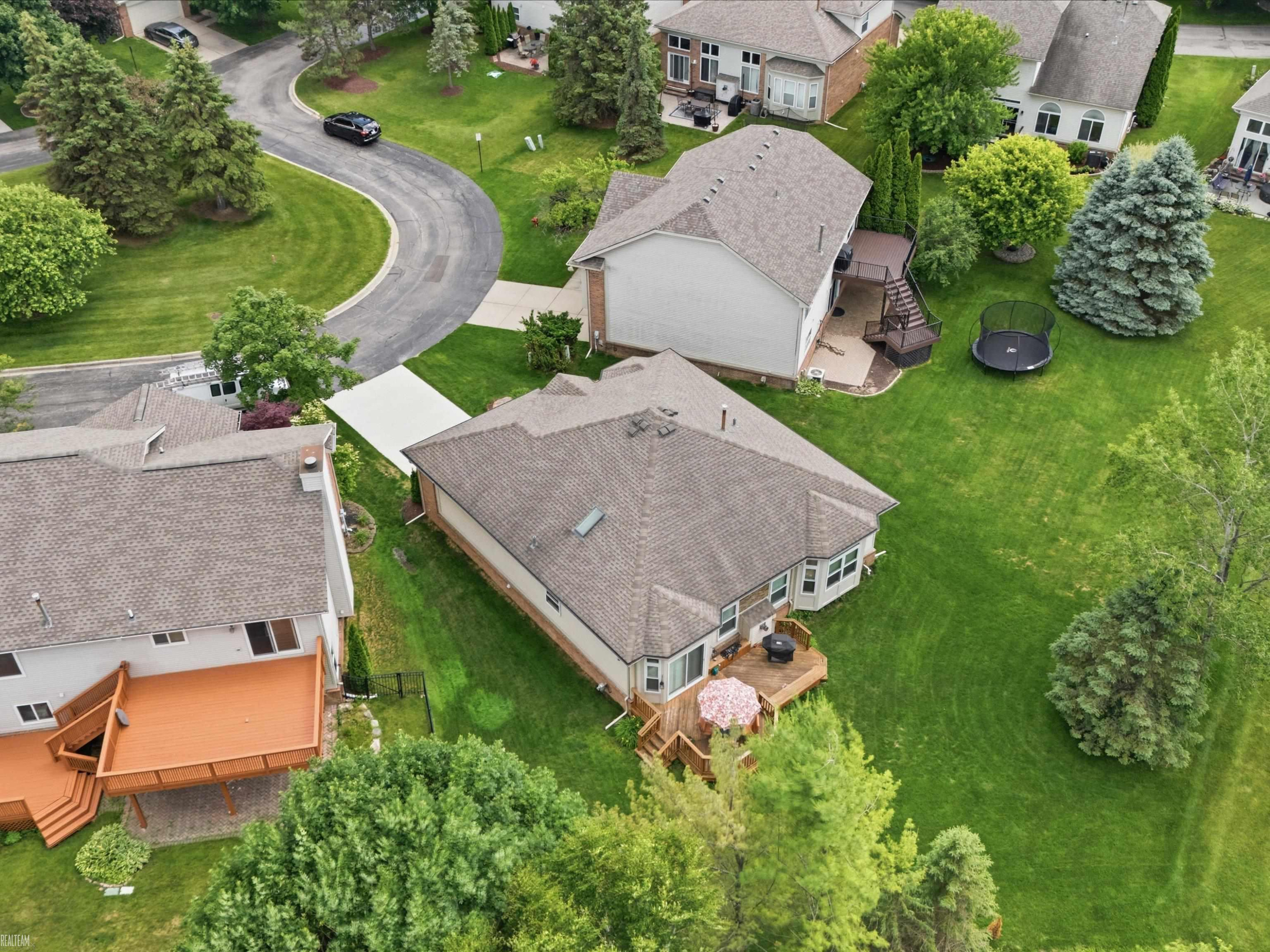 4652 Amberwood Court, MI 48306 — Photo 44