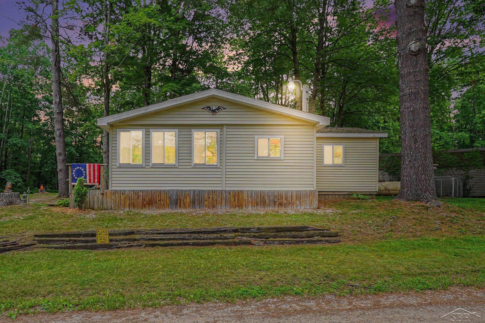 2322 Tittabawasee Avenue, Alger, MI 48610