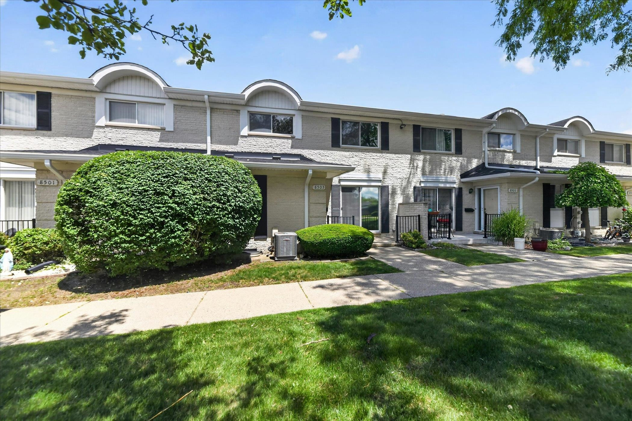 8503 Winchester Dr Drive, Sterling Heights, MI 48313 — Photo 2
