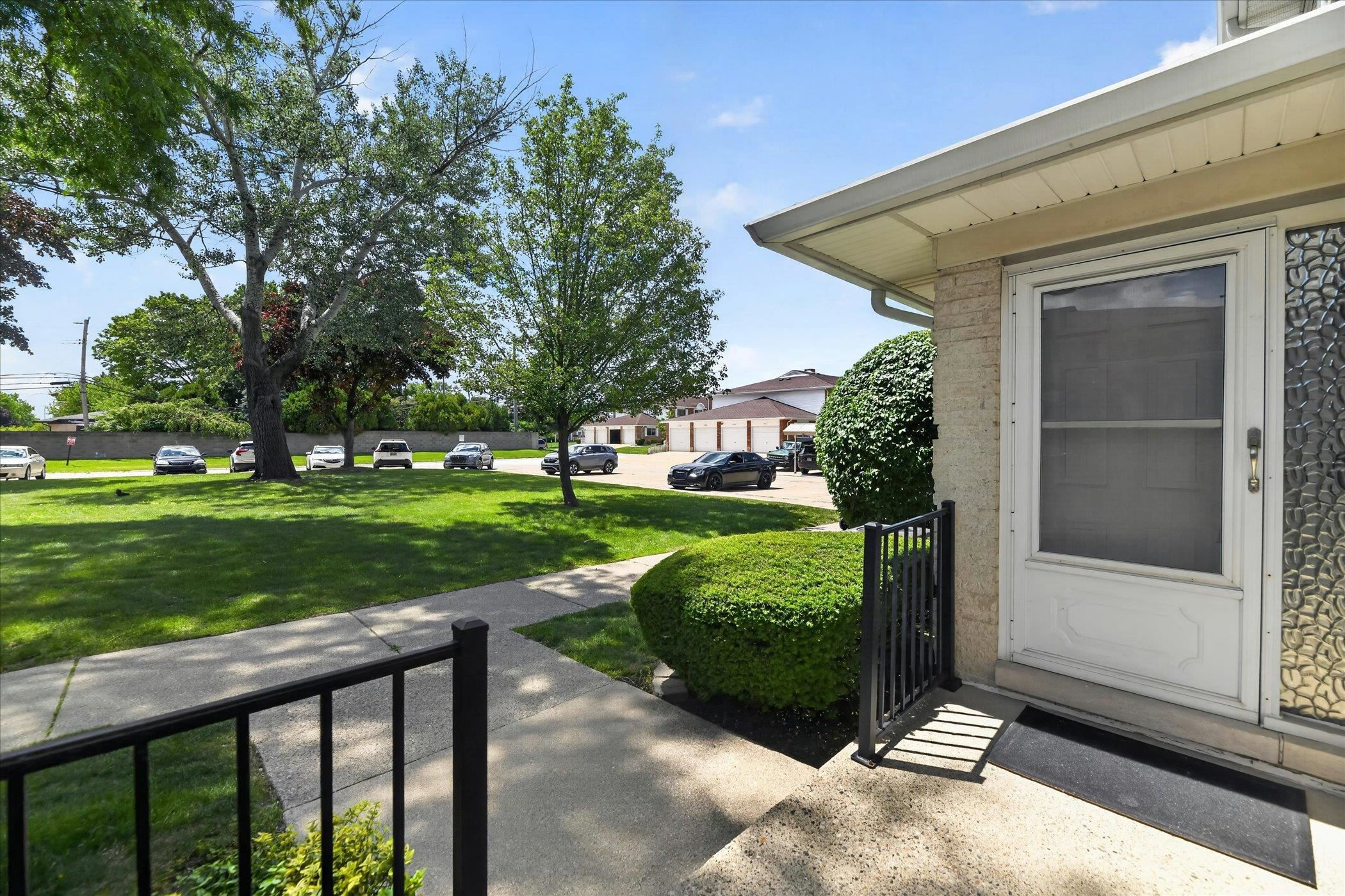 8503 Winchester Dr Drive, Sterling Heights, MI 48313 — Photo 9