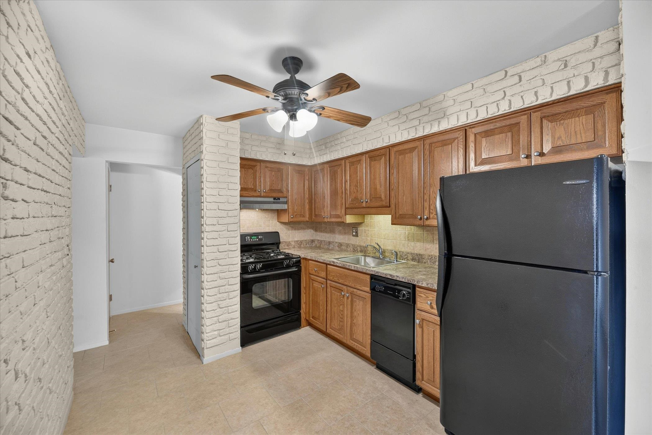 8503 Winchester Dr Drive, Sterling Heights, MI 48313 — Photo 17
