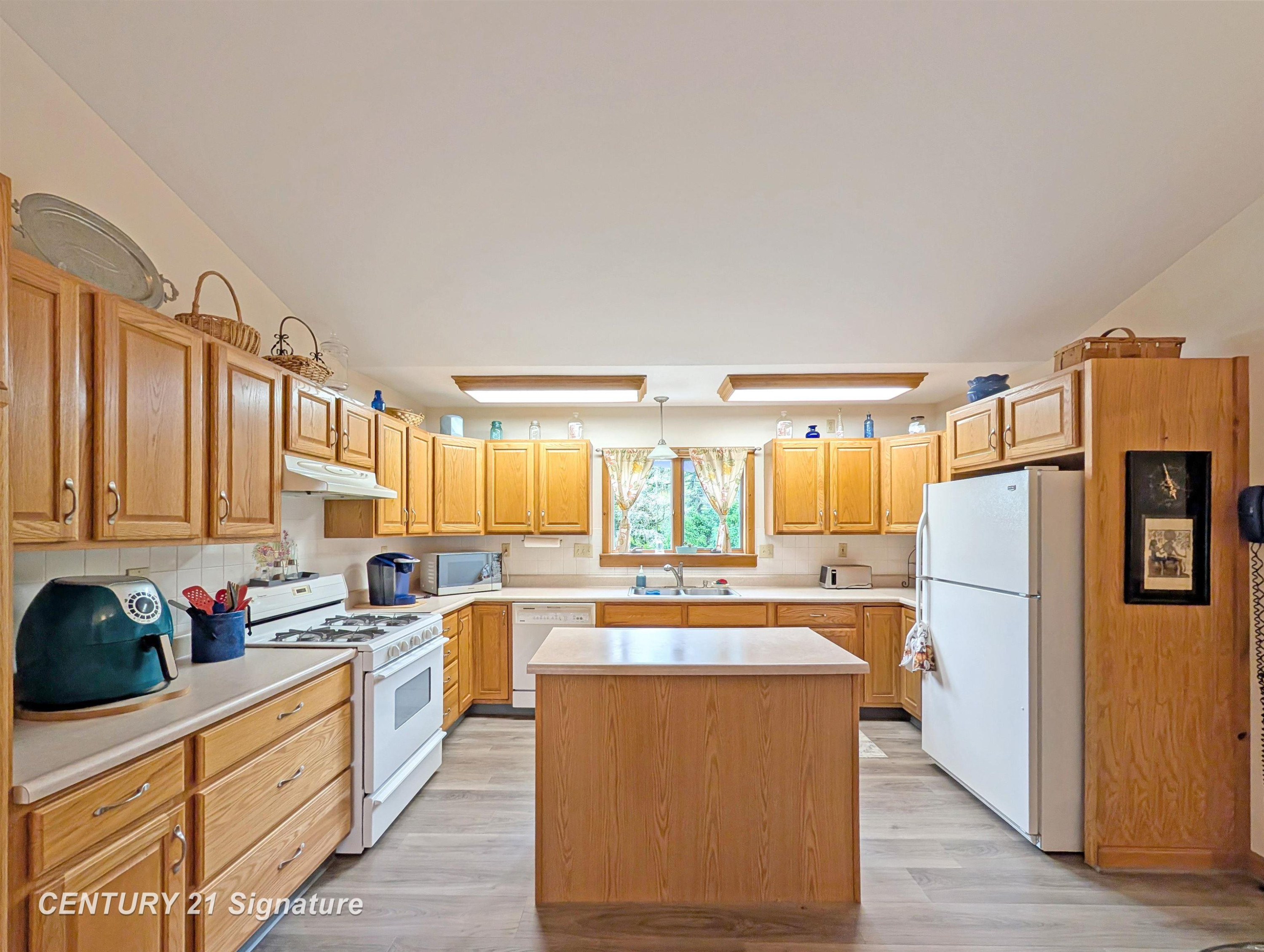 4870 CORALBERRY Road, Saginaw, MI 48604 — Photo 6