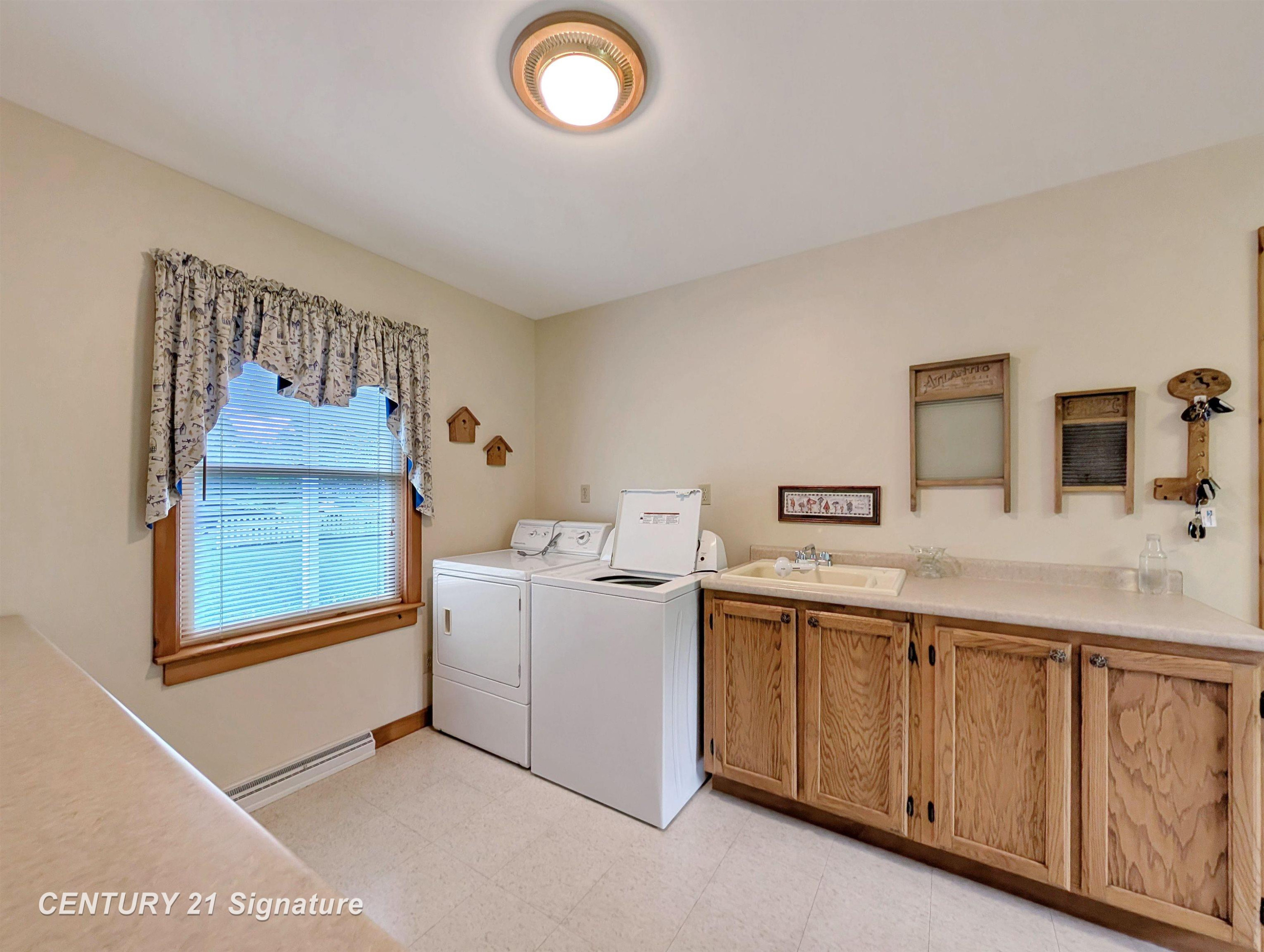 4870 CORALBERRY Road, Saginaw, MI 48604 — Photo 8