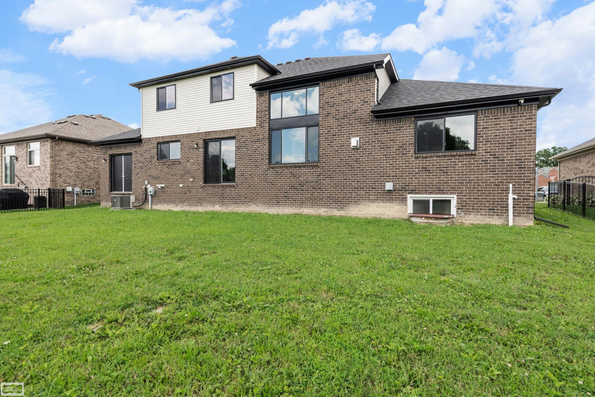 53253 Sams Lane, MI 48047 — Photo 56