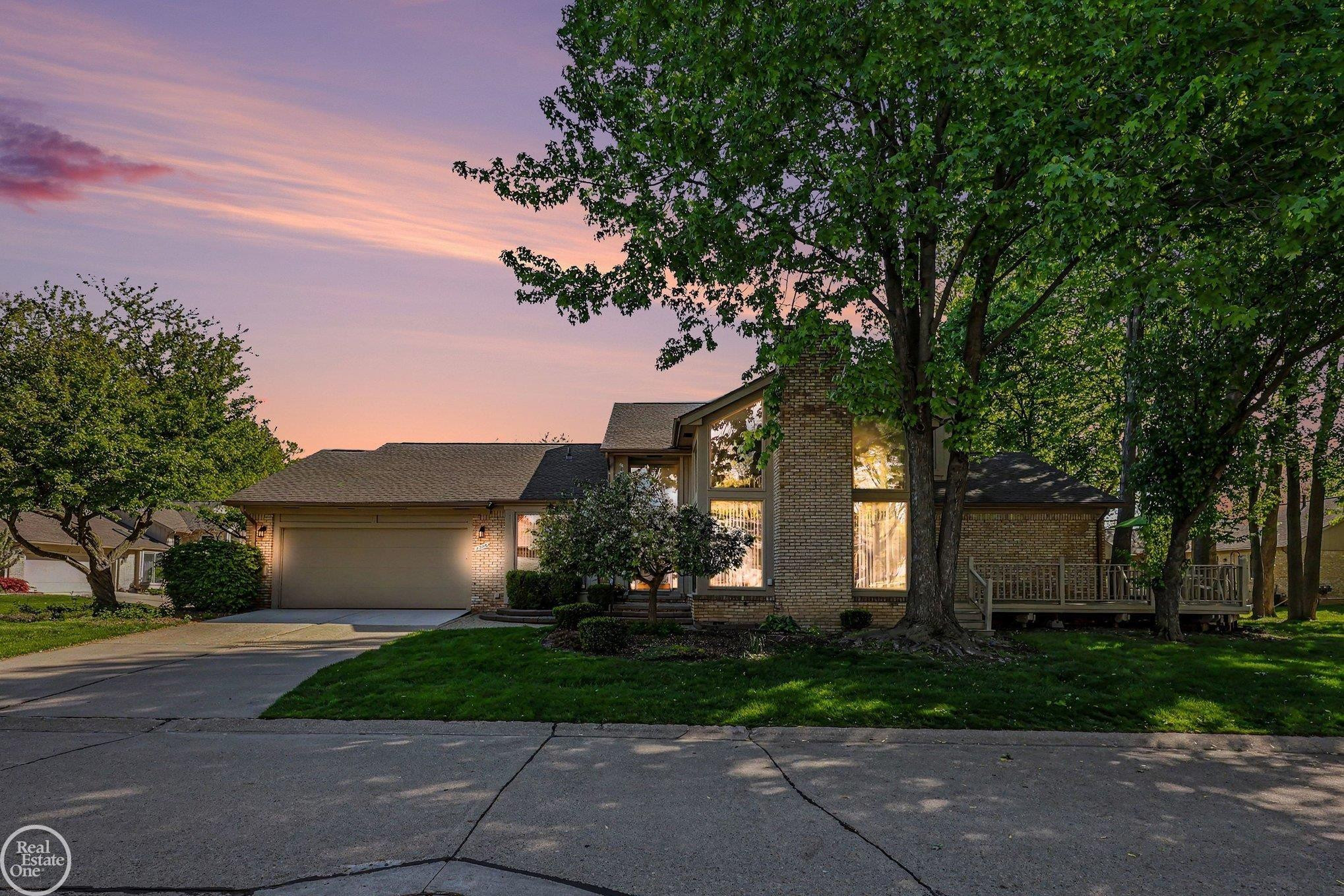43052 W Kirkwood Drive, Clinton Twp, MI 48038 — Photo 2