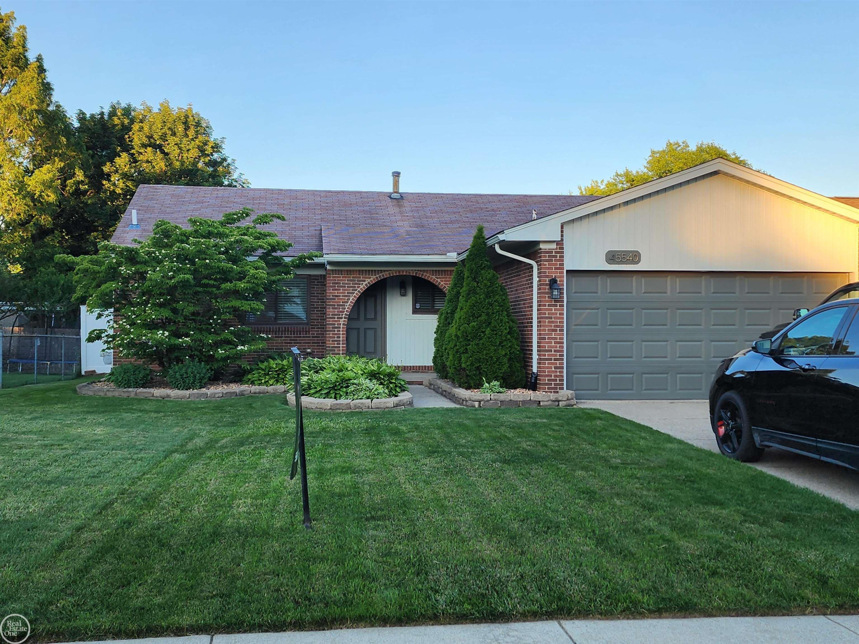 45540 Heatherwoode Lane, Macomb, MI 48044 — front exterior