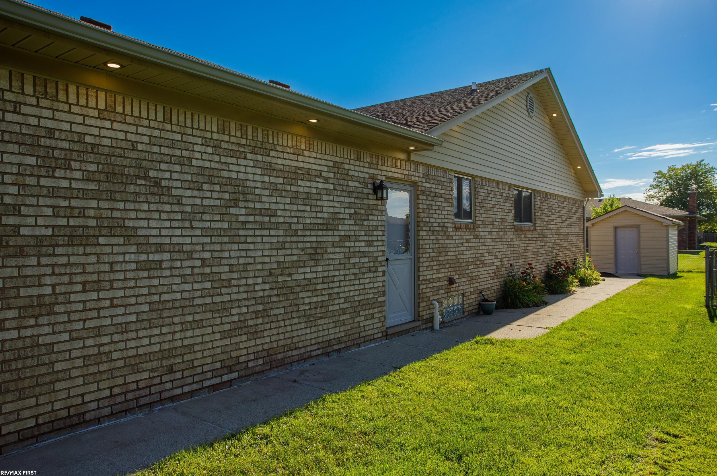 47584 Mount Vesuvius Drive, Macomb, MI 48044 — Photo 47