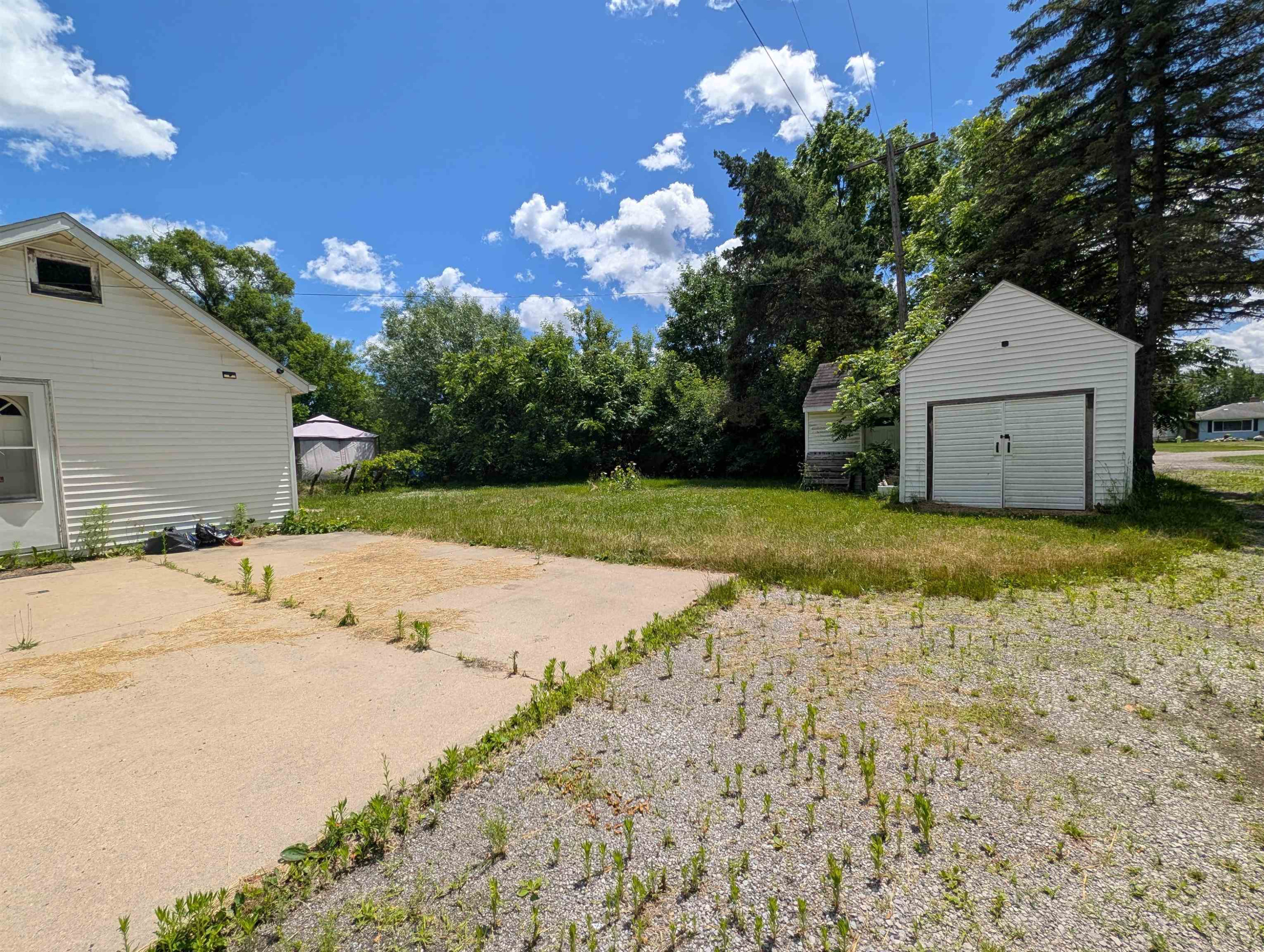 2286 California Avenue, Saginaw, MI 48601 — Photo 3