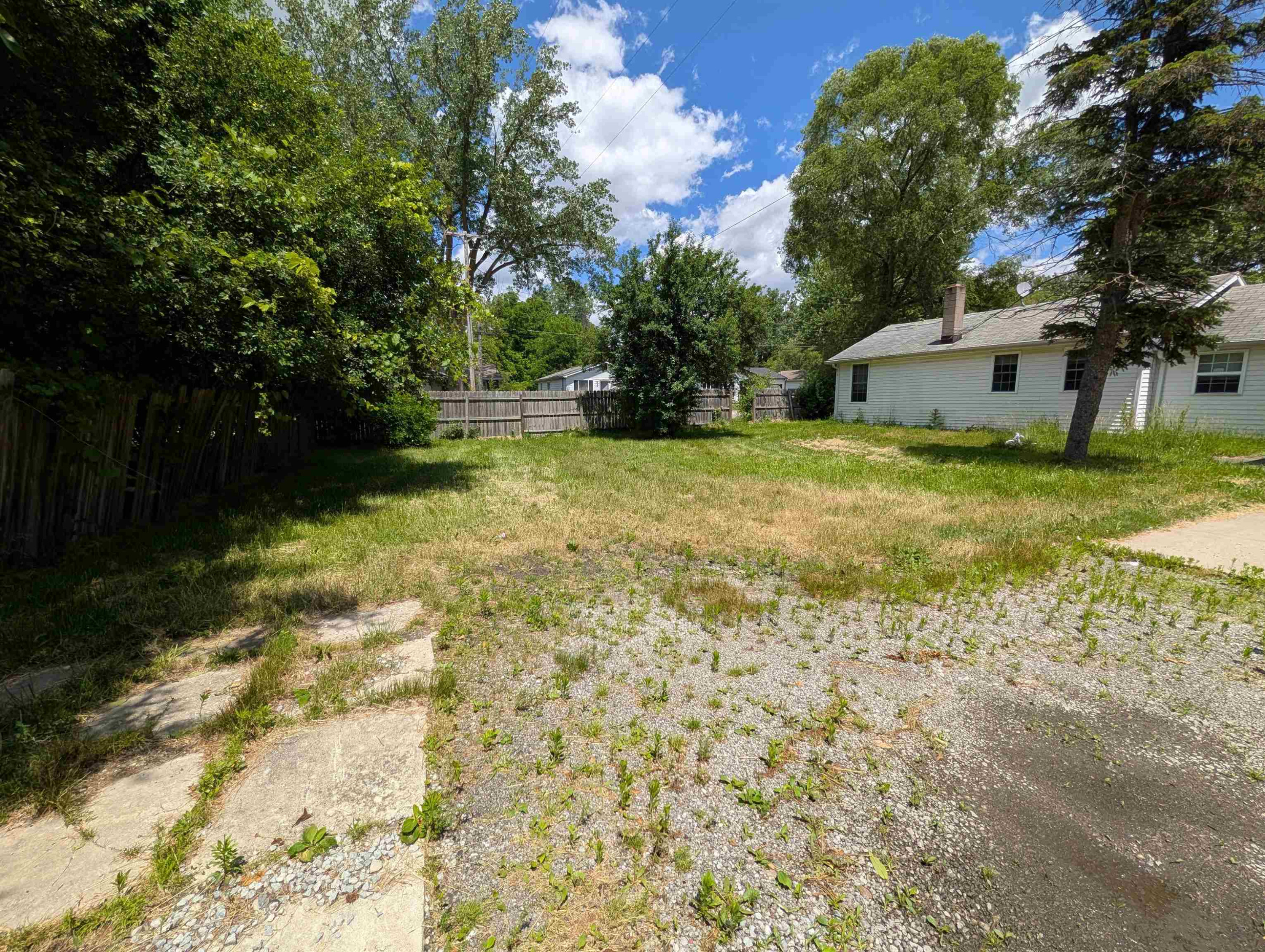 2286 California Avenue, Saginaw, MI 48601 — Photo 4