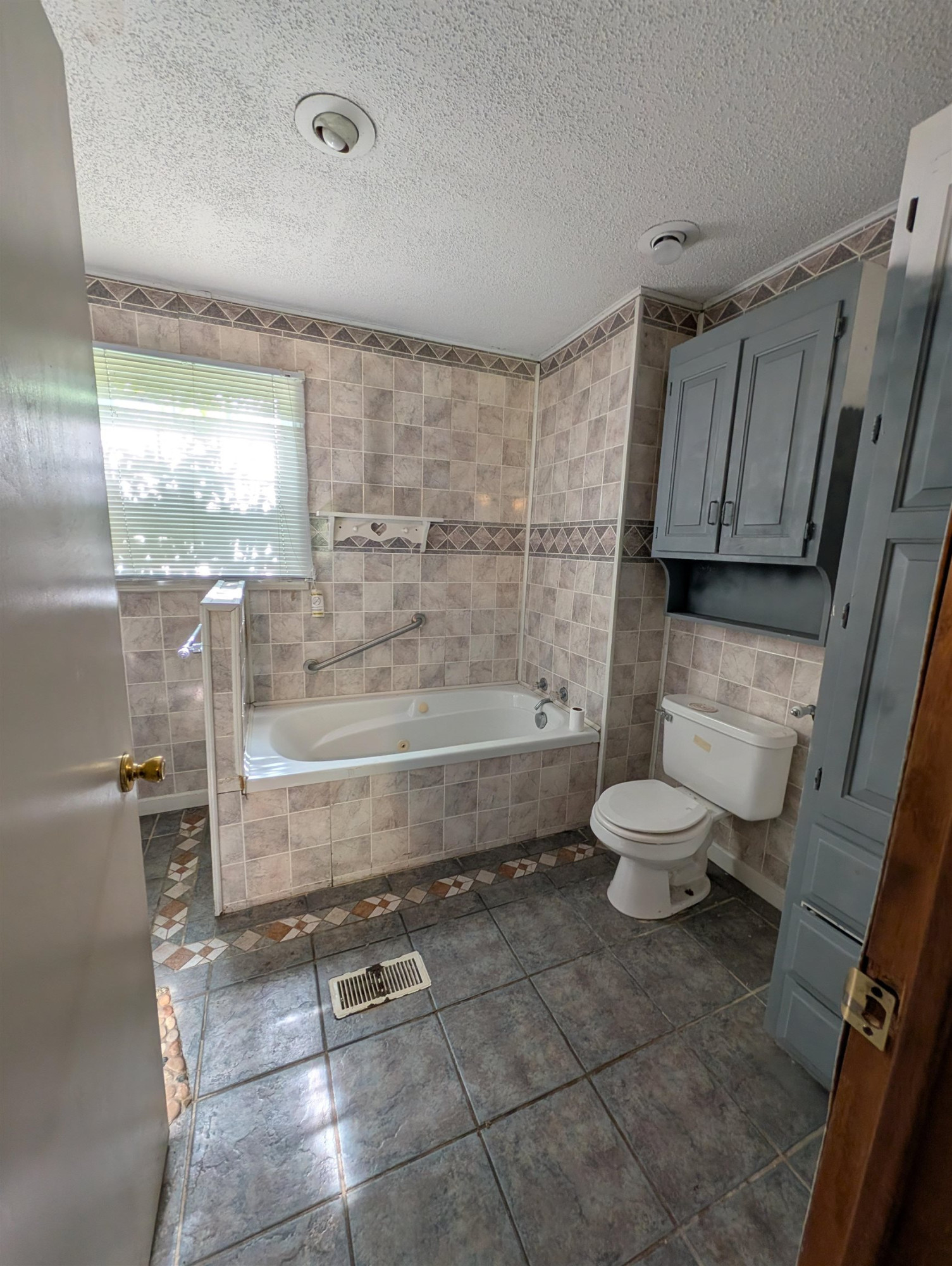 2286 California Avenue, Saginaw, MI 48601 — Photo 8