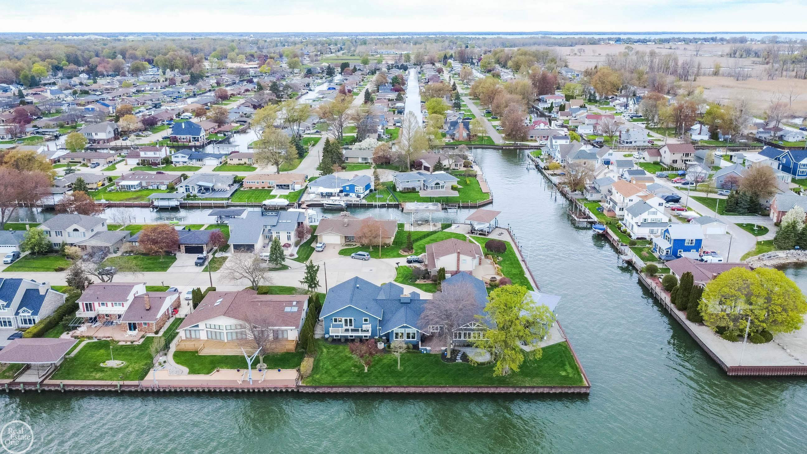 29303 S Seaway Court, MI — Photo 31