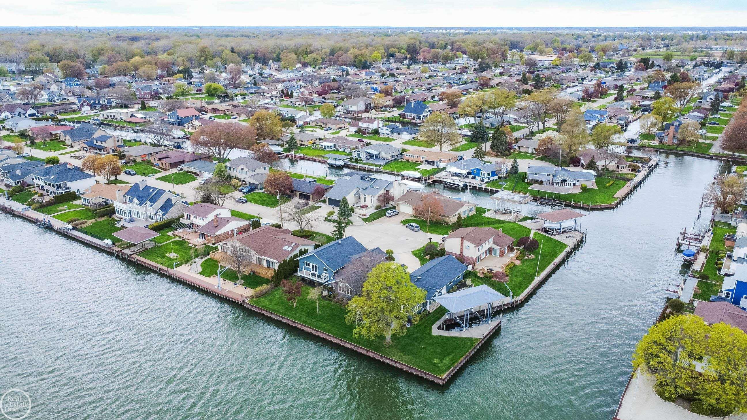 29303 S Seaway Court, MI — Photo 32