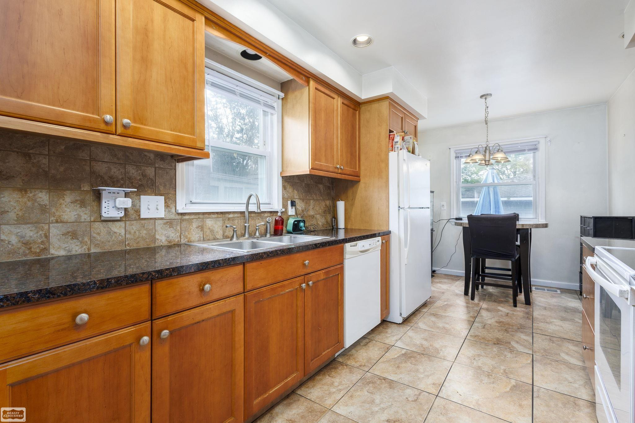 31557 Kelly Road, Fraser, MI 48026 — Photo 8