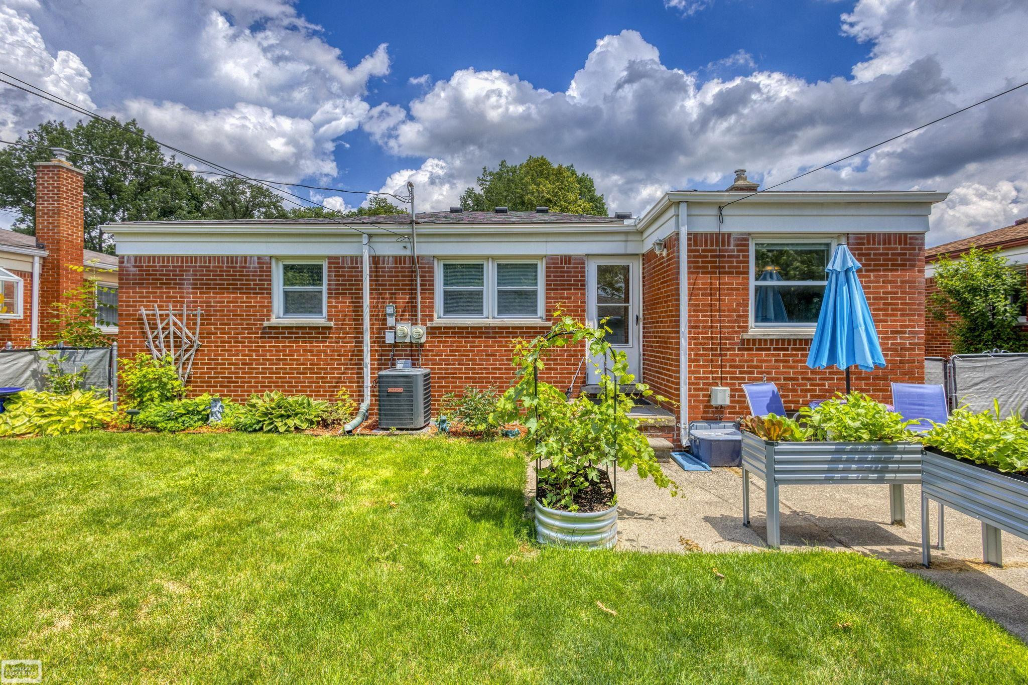 31557 Kelly Road, Fraser, MI 48026 — Photo 23