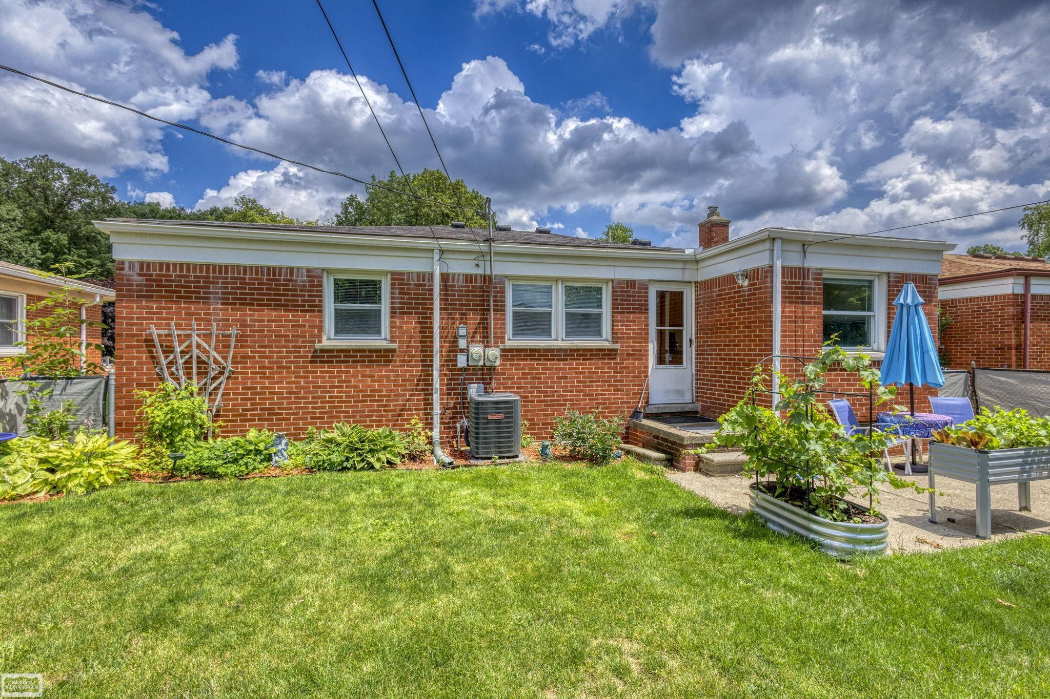 31557 Kelly Road, Fraser, MI 48026 — Photo 24