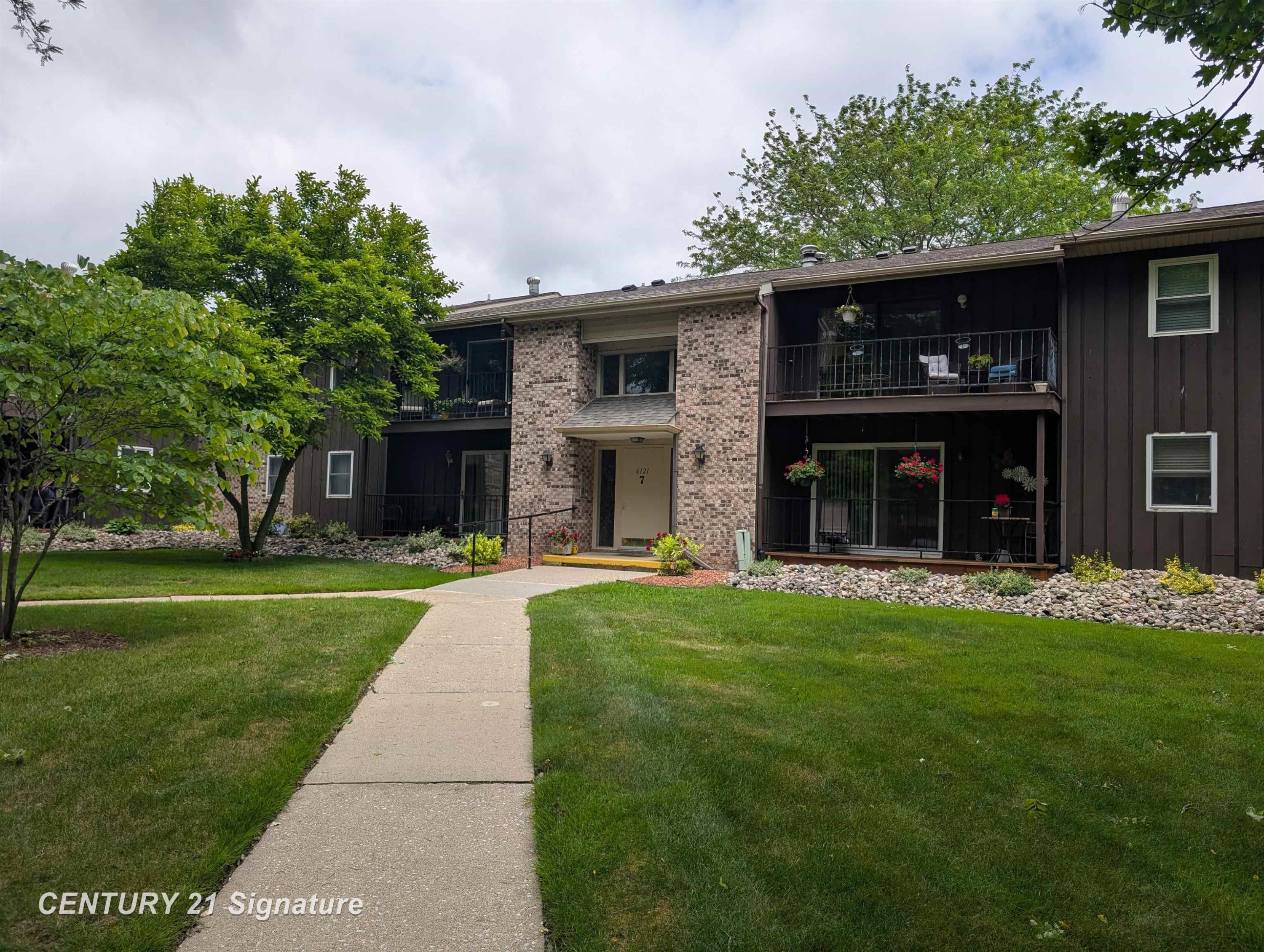 6121 Western Drive, 56, Saginaw, MI 48638 — front exterior