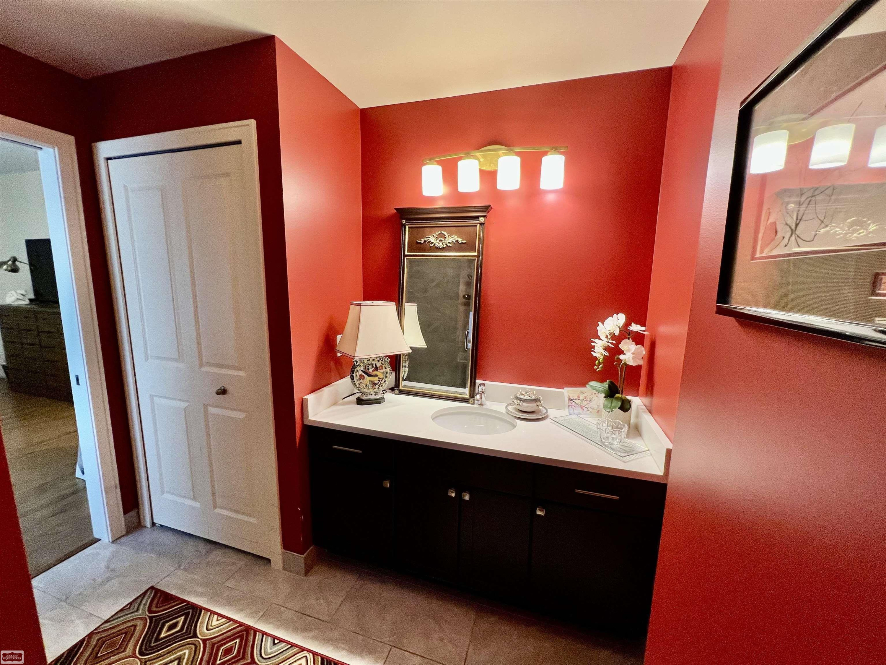 5656 Flagstaff Pines Drive, 402, Shelby Twp, MI 48317 — Photo 18