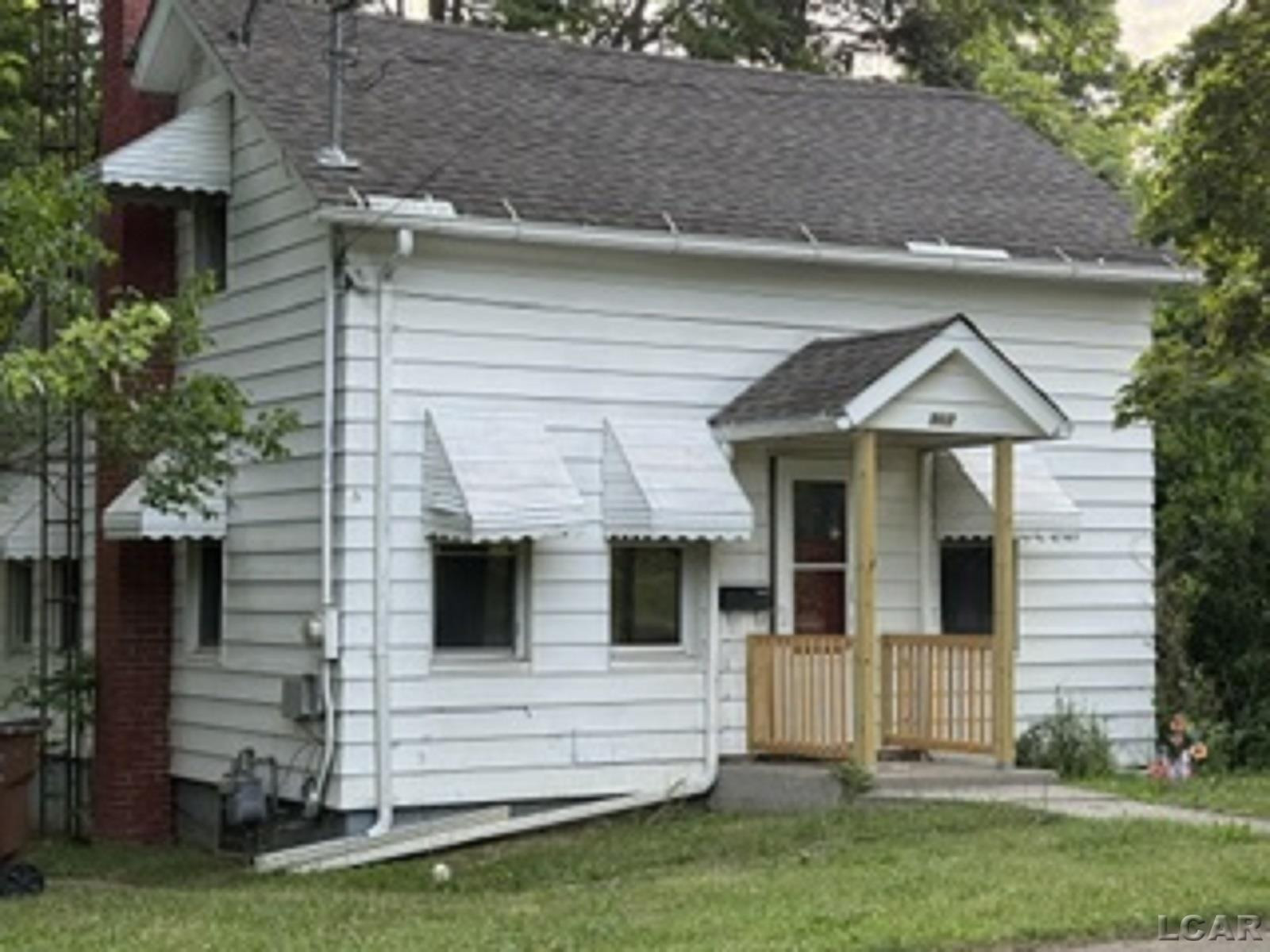 907 Bristol Street, Adrian, MI 49221 — front exterior