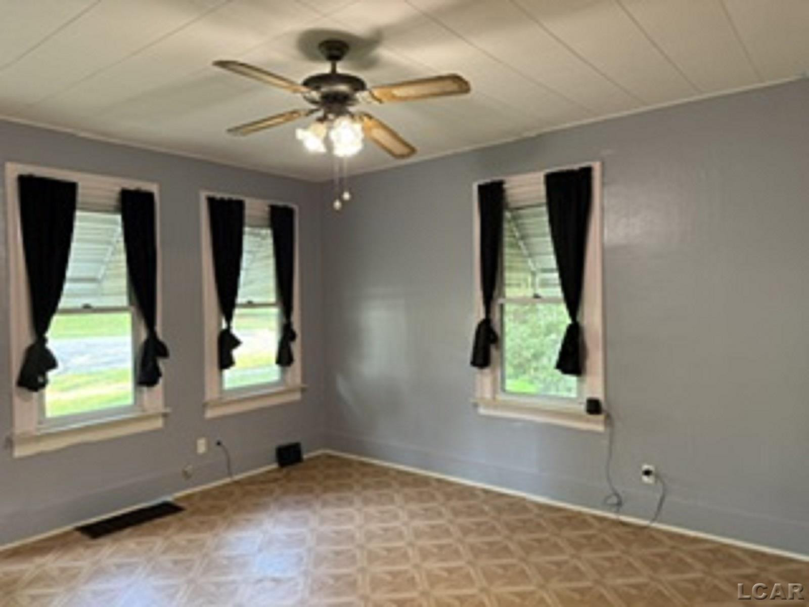 907 Bristol Street, Adrian, MI 49221 — Photo 5