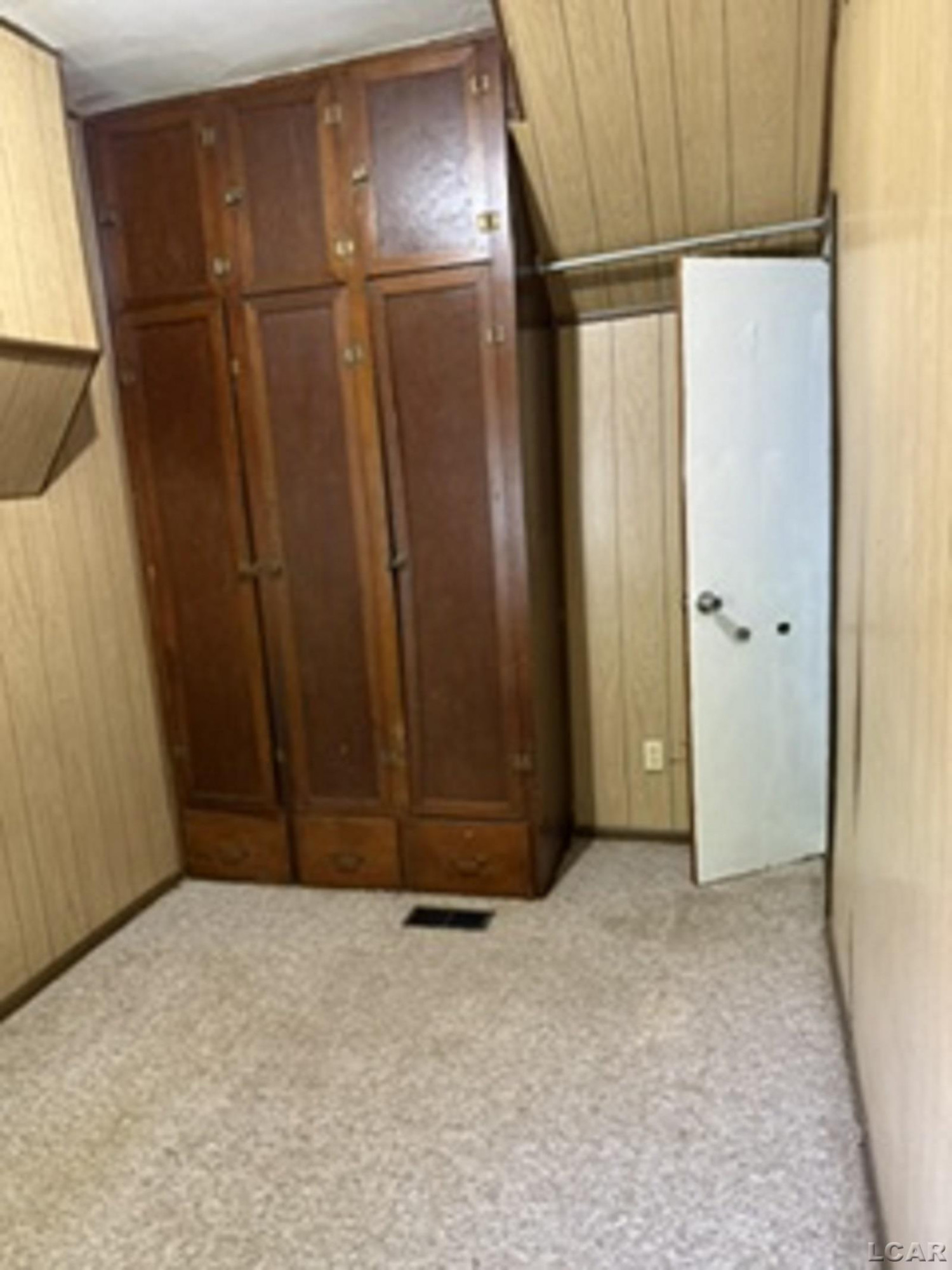 907 Bristol Street, Adrian, MI 49221 — Photo 9