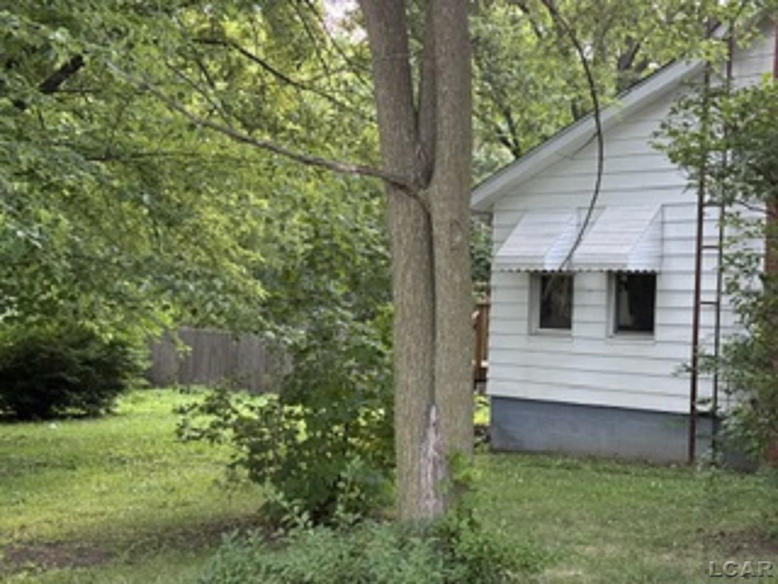 907 Bristol Street, Adrian, MI 49221 — Photo 17