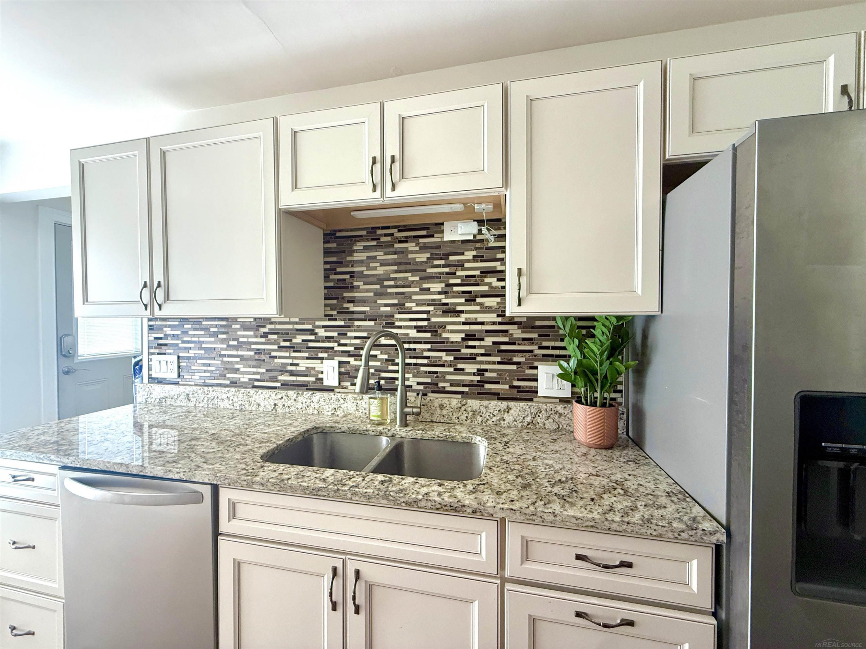 8401 Eighteen Mile Road, # 20, Sterling Heights, MI 48313 — Photo 9