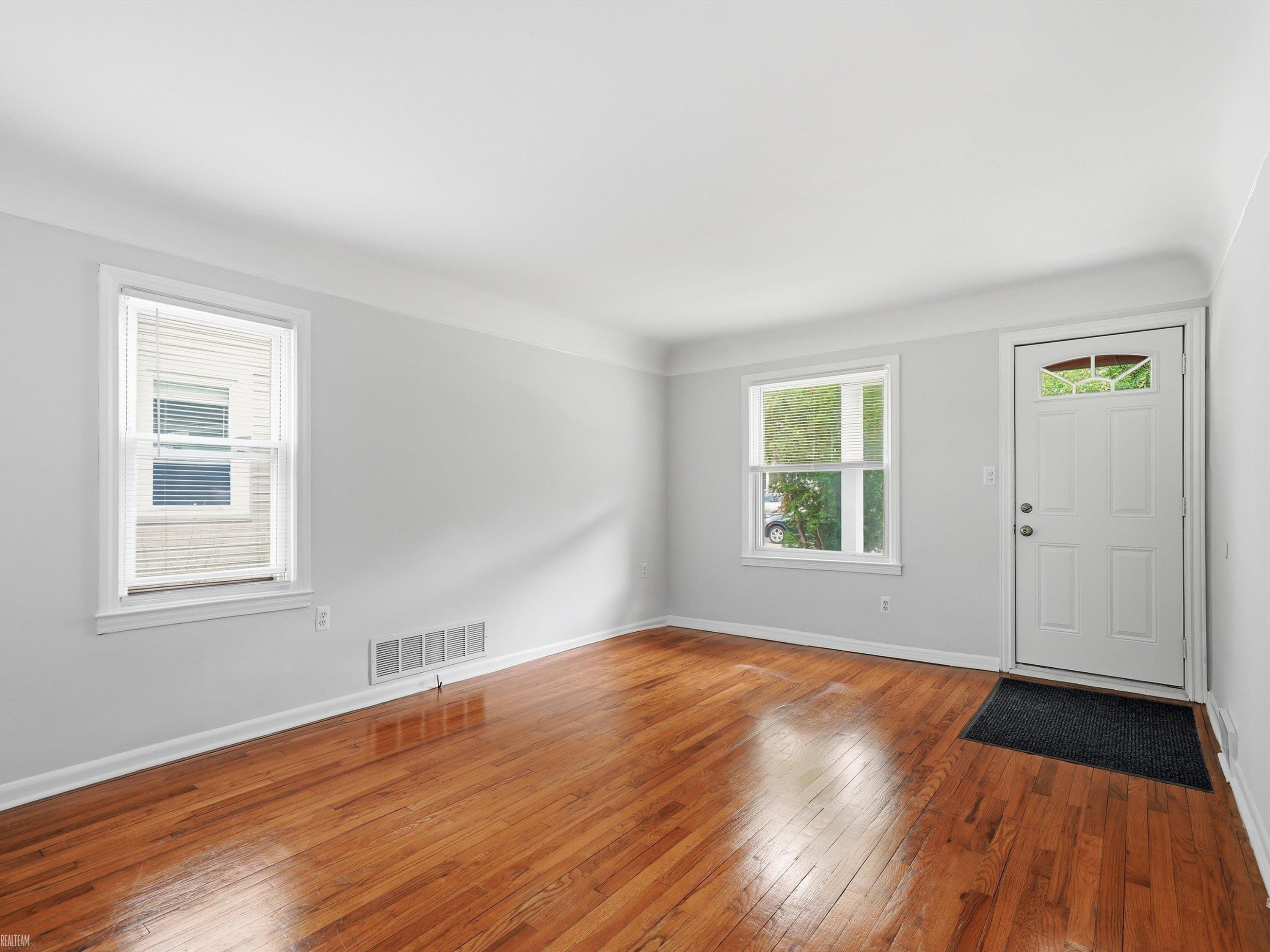 660 E Marshall Street, Ferndale, MI 48220 — Photo 2