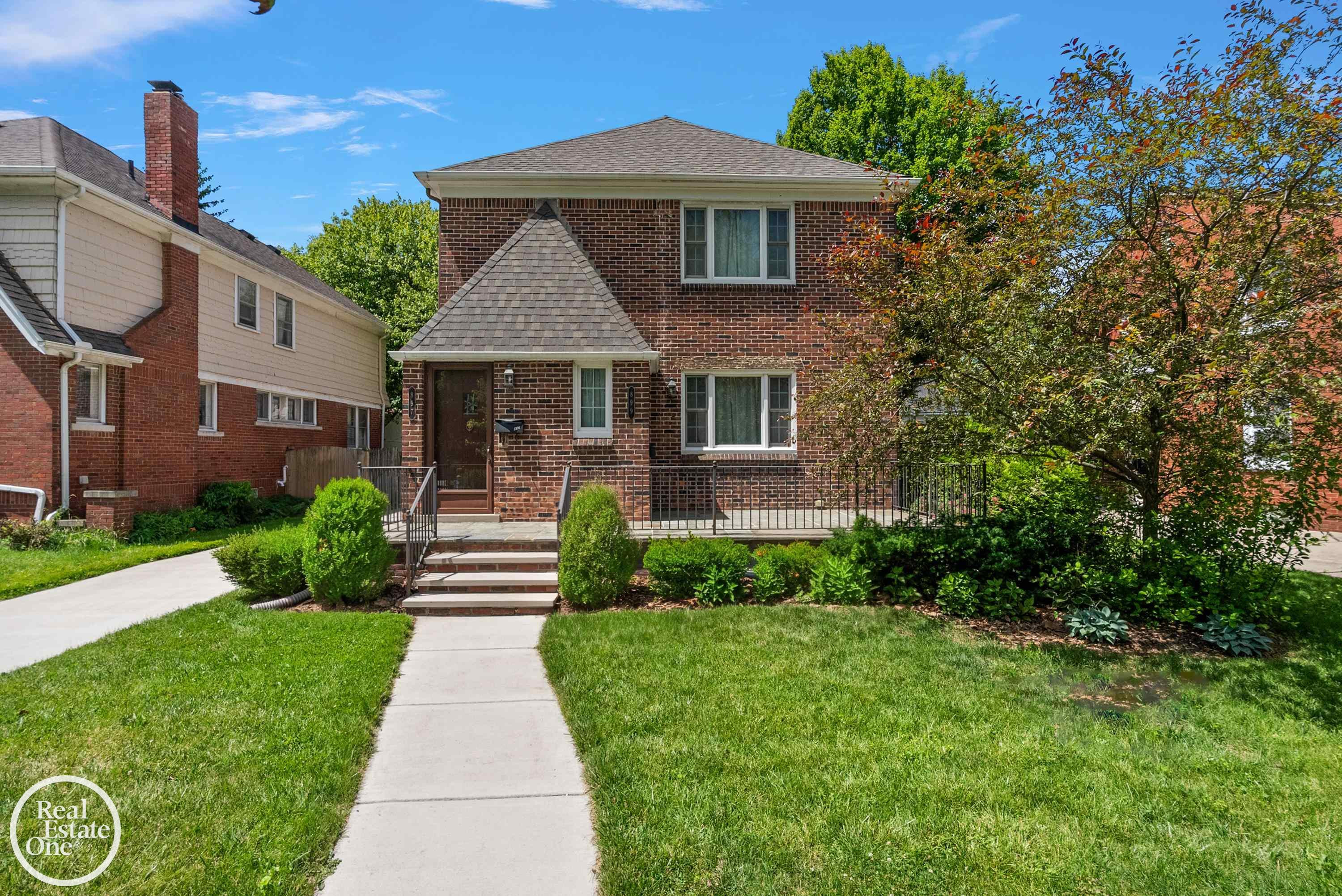 897 Rivard Boulevard, Grosse Pointe, MI 48230 — Photo 2