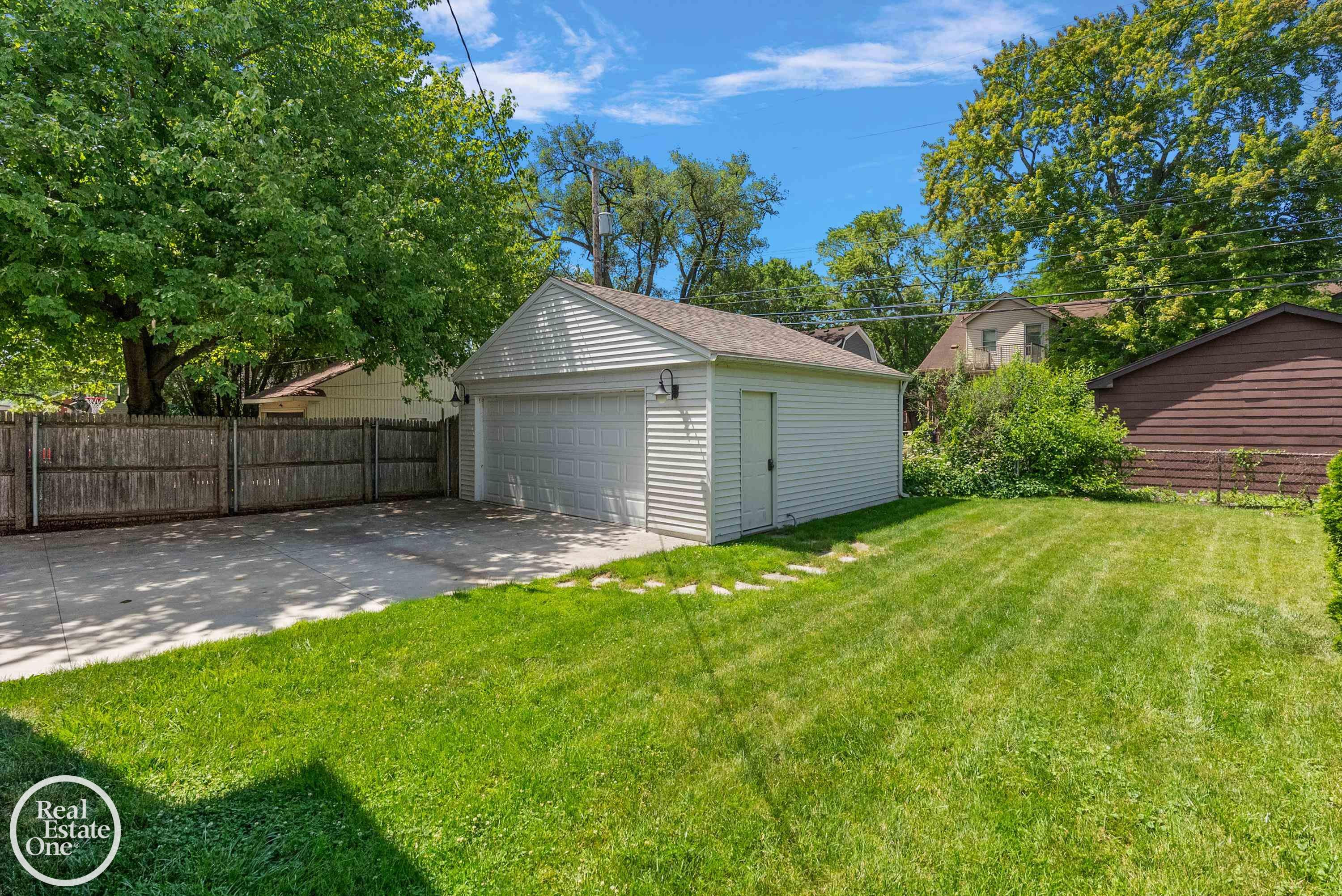 897 Rivard Boulevard, Grosse Pointe, MI 48230 — Photo 8