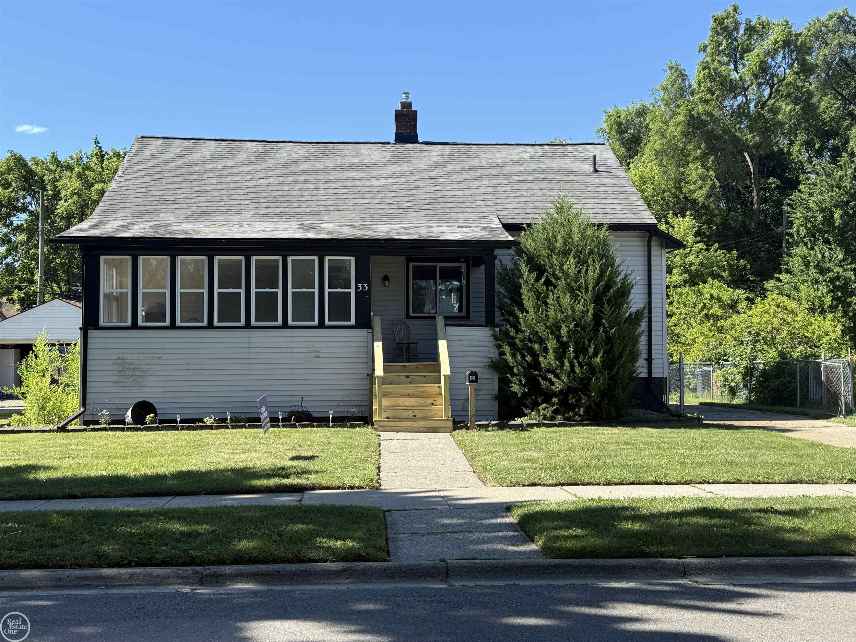 33 High Street, Mount Clemens, MI 48043