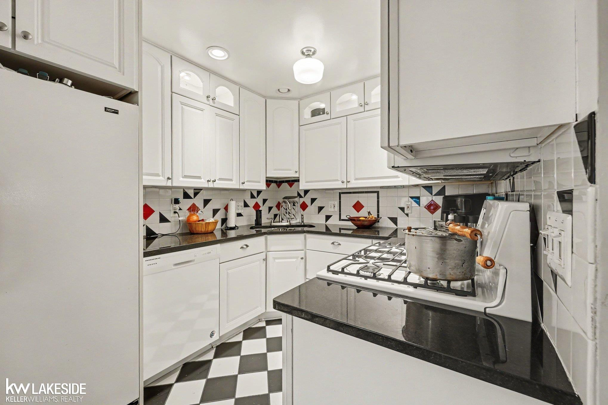 8401 18 Mile Road, 186, Sterling Heights, MI 48313 — Photo 11