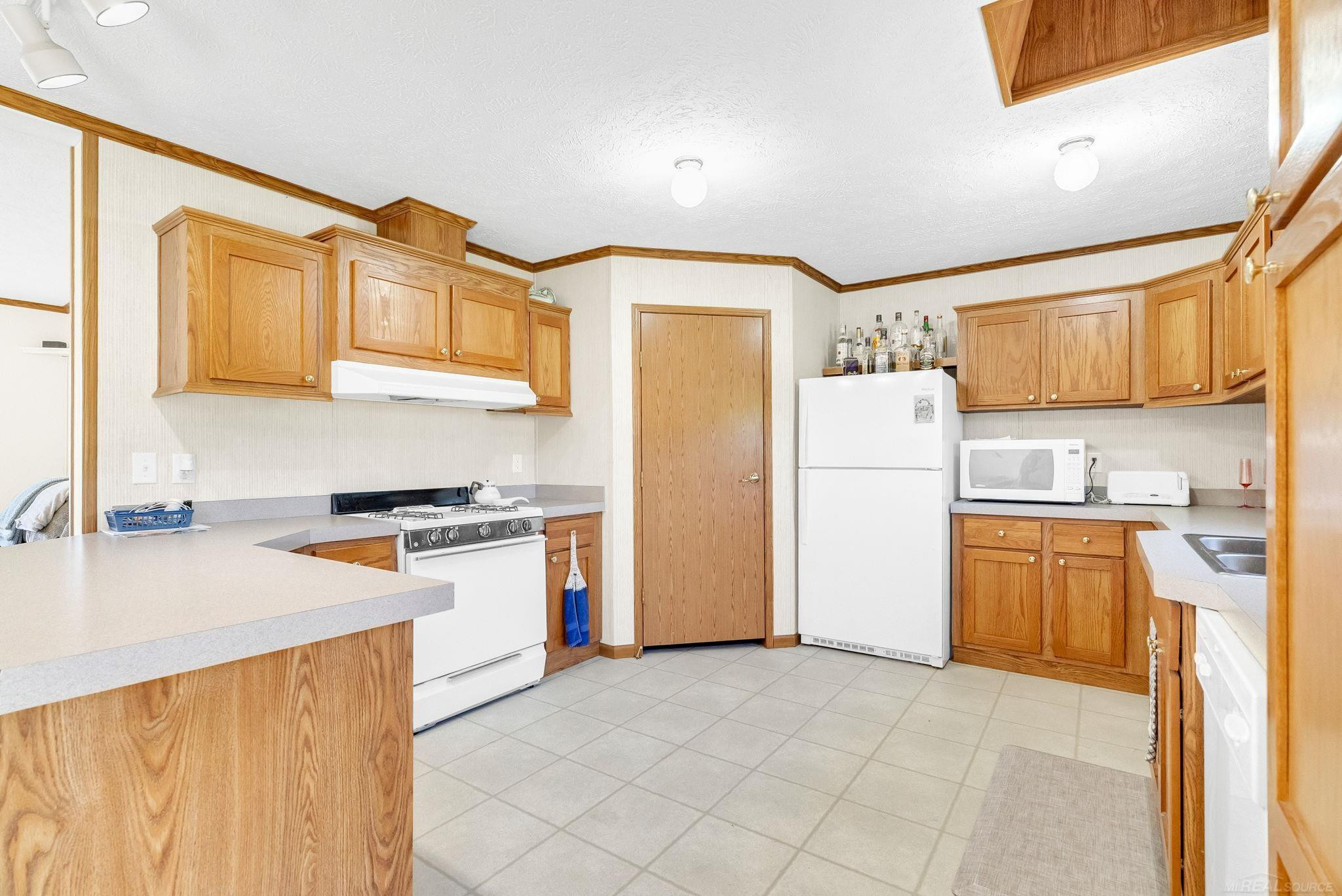 6995 AItken Road, Lexington, MI 48450 — Photo 9