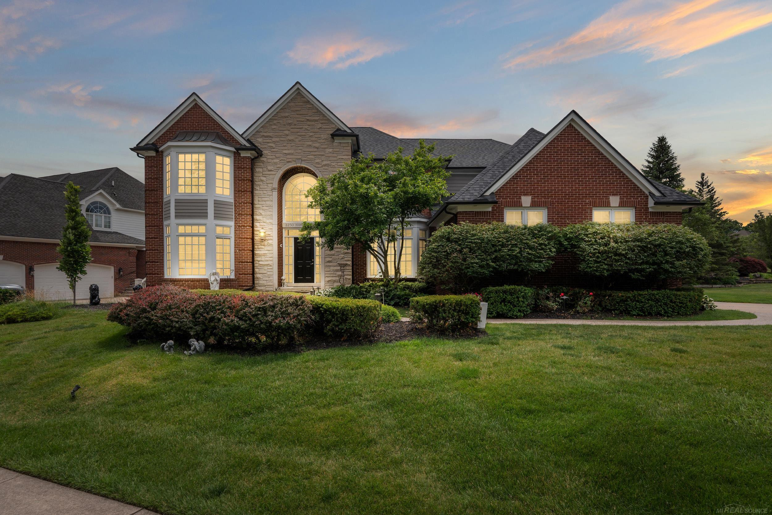 2250 Hawthorne Drive, Utica, MI 48316