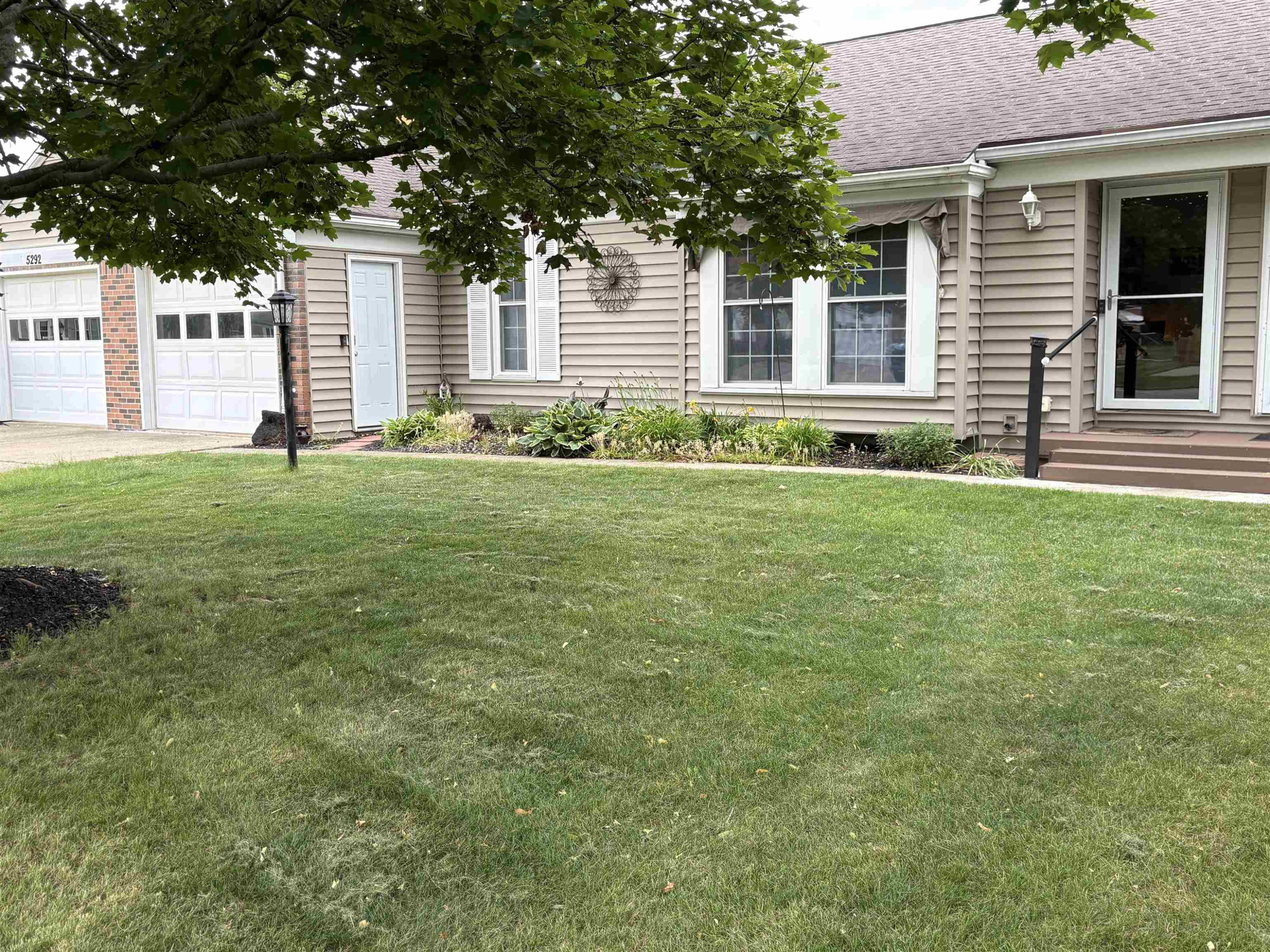 5288 Vineyard Lane, Flushing, MI 48433 — front exterior