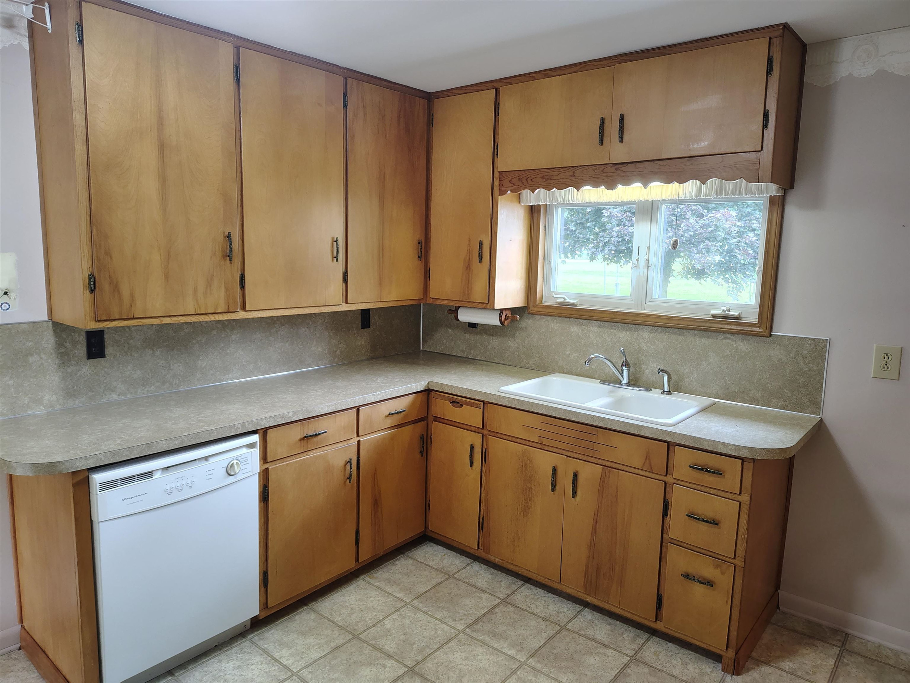 905 Dexter Drive, MI 48449 — Photo 11