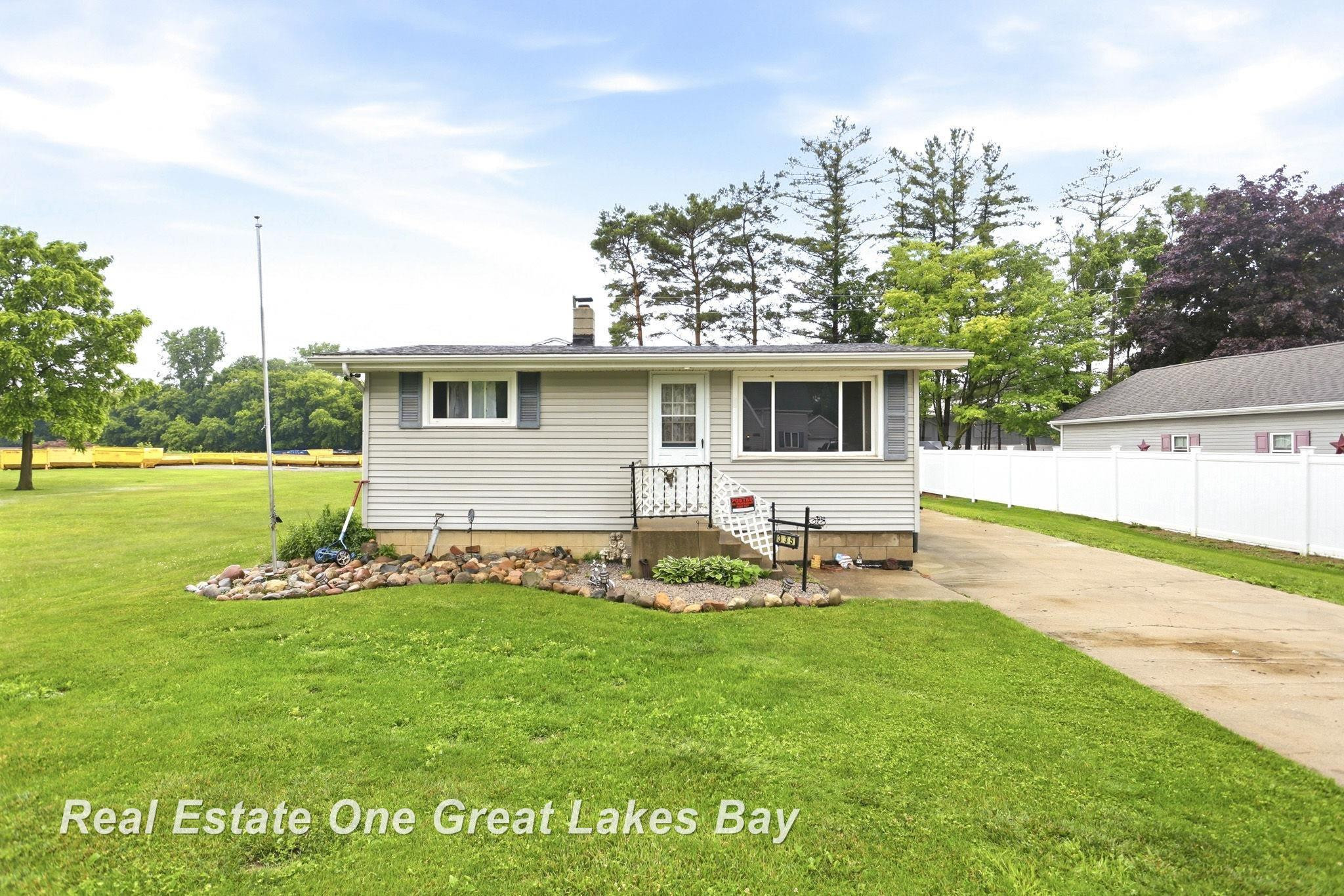 335 N Silver Street, Bad Axe, MI 48413 — Photo 2
