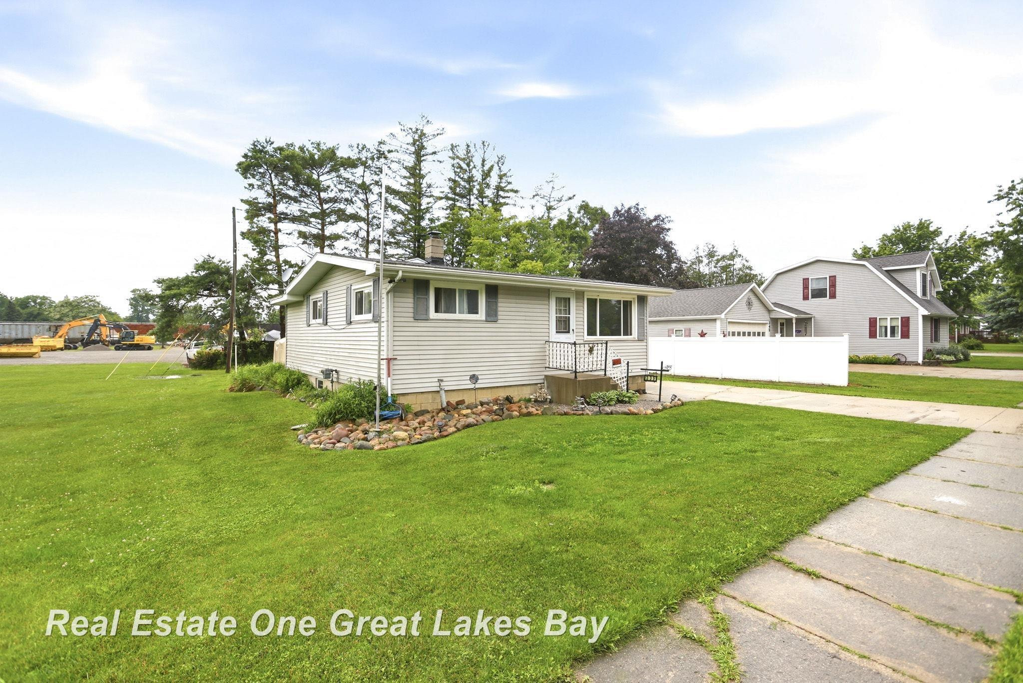 335 N Silver Street, Bad Axe, MI 48413 — Photo 3